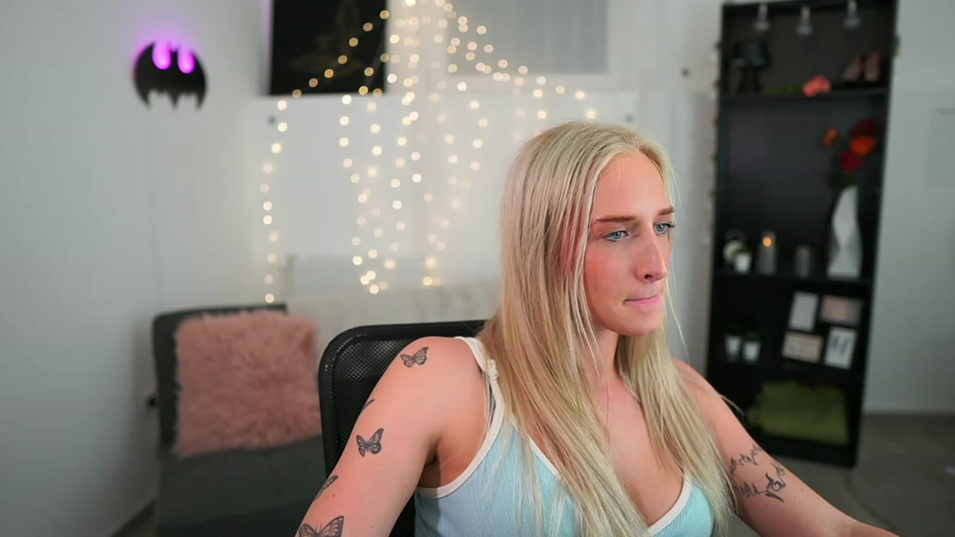Gallery image thumbnail from NicoletteShea's myfreecams stream on, 06/15/2023, 19:18 image 6 of 20