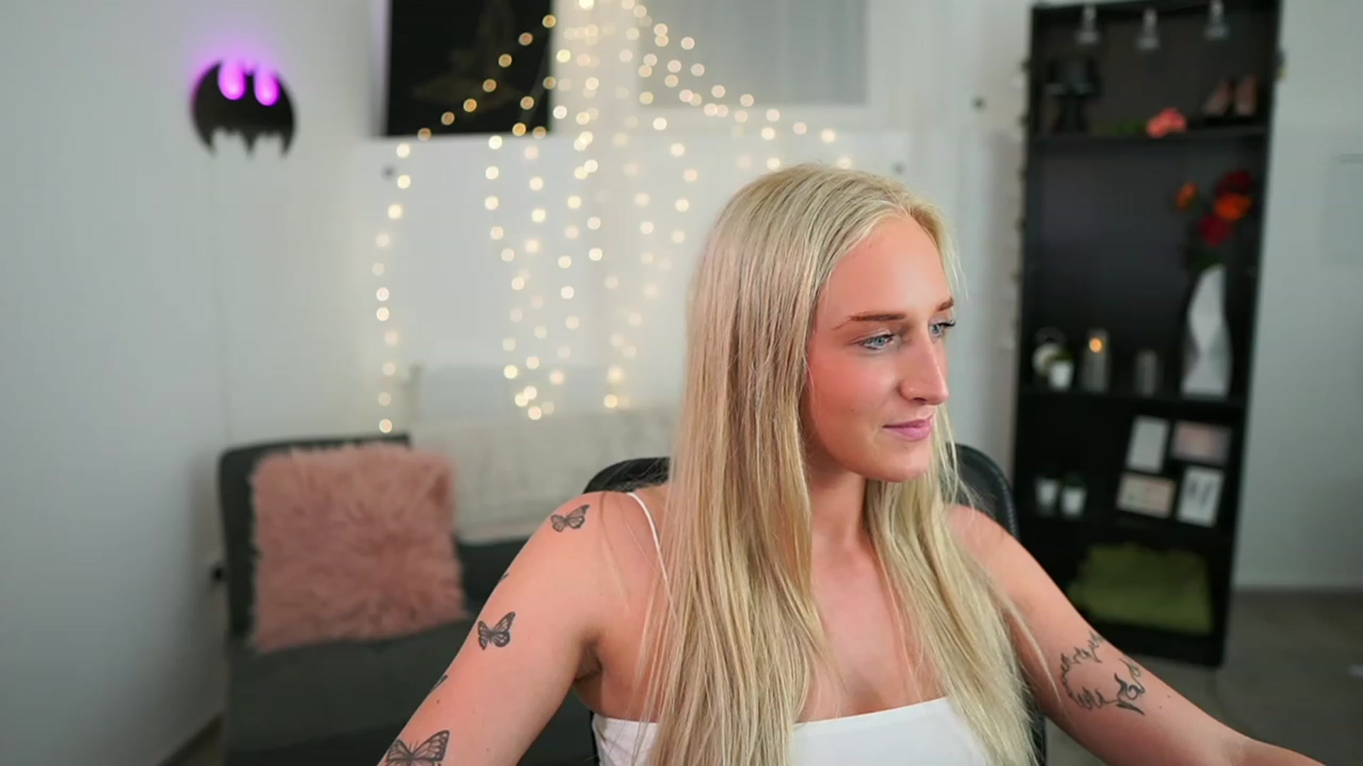 Gallery image thumbnail from NicoletteShea's myfreecams stream on, 06/15/2023, 20:08 image 19 of 20