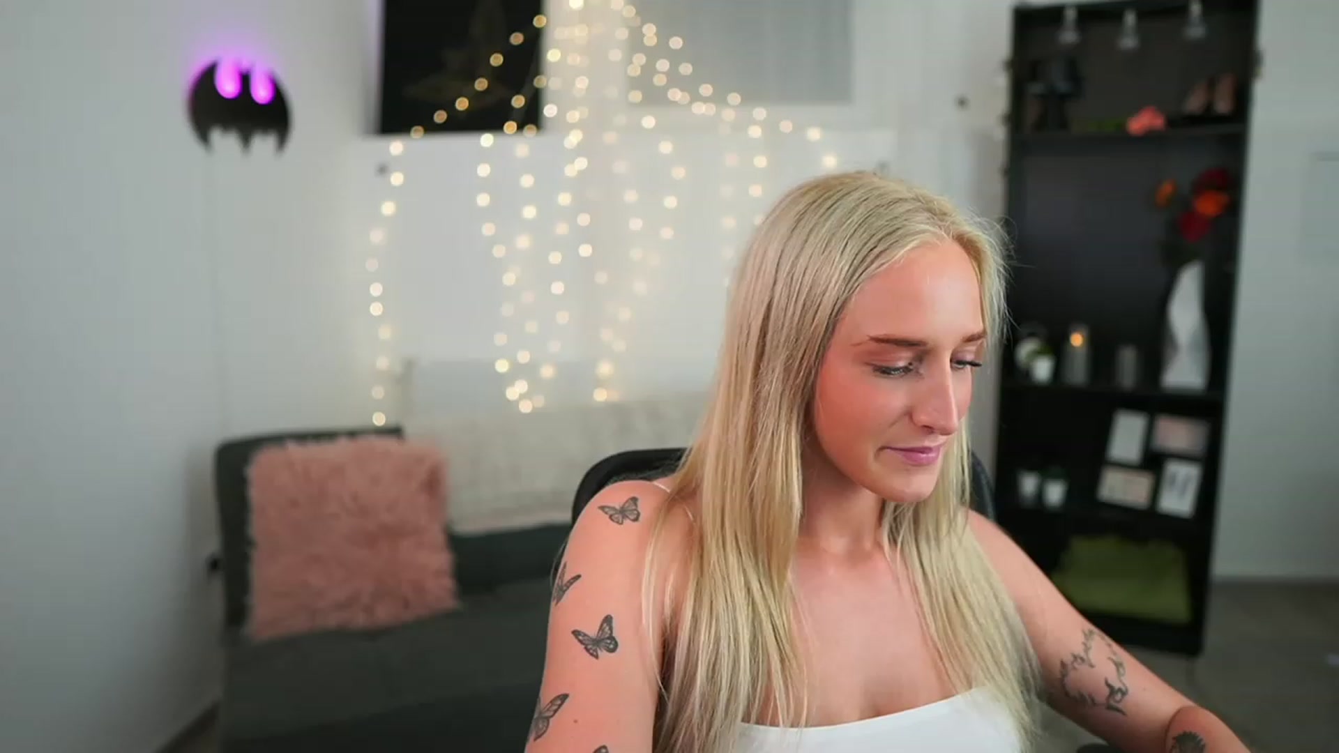 Gallery image thumbnail from NicoletteShea's myfreecams stream on, 06/15/2023, 20:08 image 18 of 20