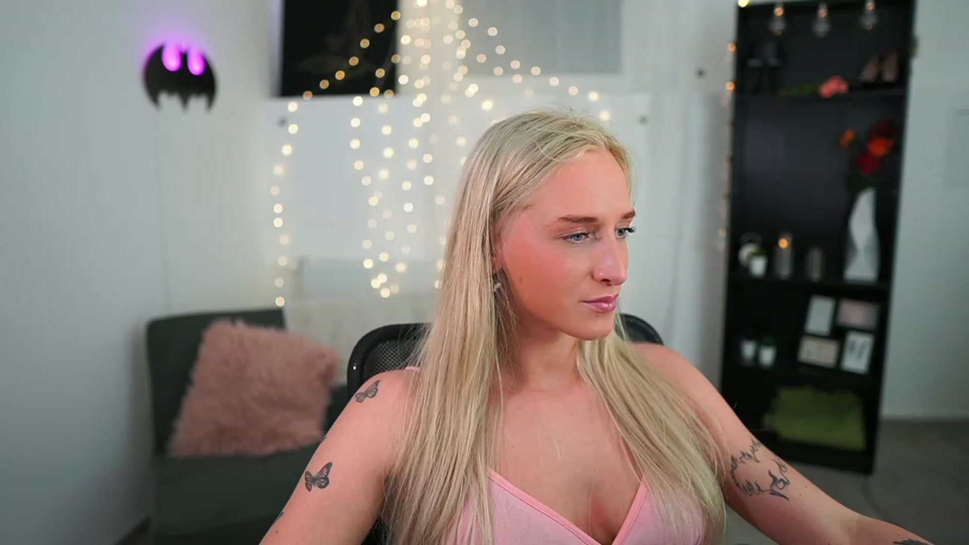 Gallery image thumbnail from NicoletteShea's myfreecams stream on, 06/18/2023, 19:19 image 1 of 20