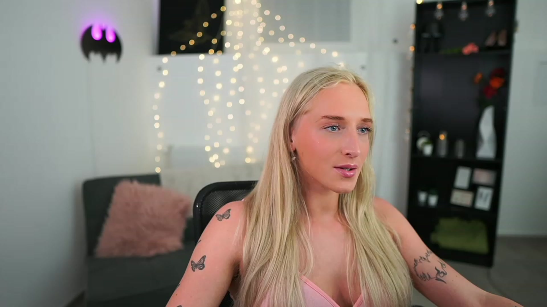 Gallery image thumbnail from NicoletteShea's myfreecams stream on, 06/18/2023, 19:19 image 3 of 20
