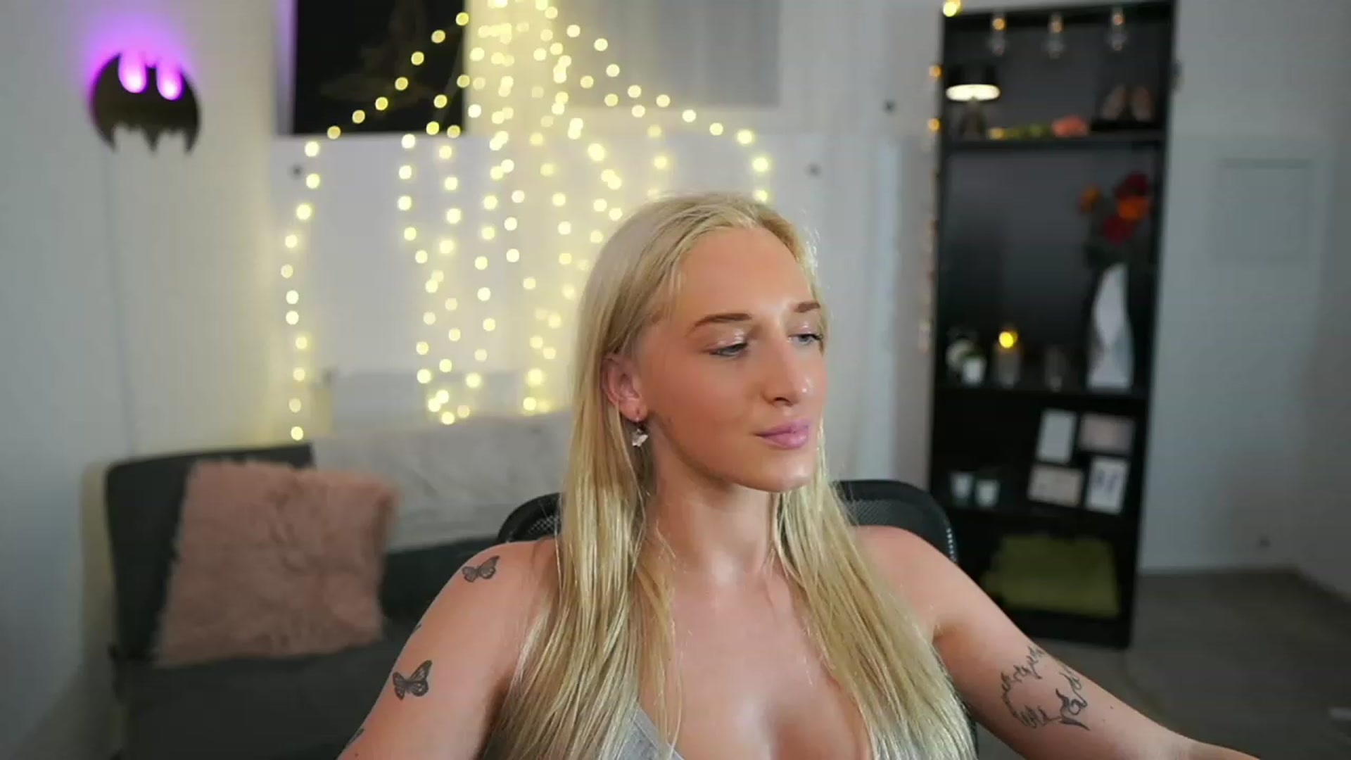 Gallery image thumbnail from NicoletteShea's myfreecams stream on, 06/20/2023, 21:46 image 1 of 20