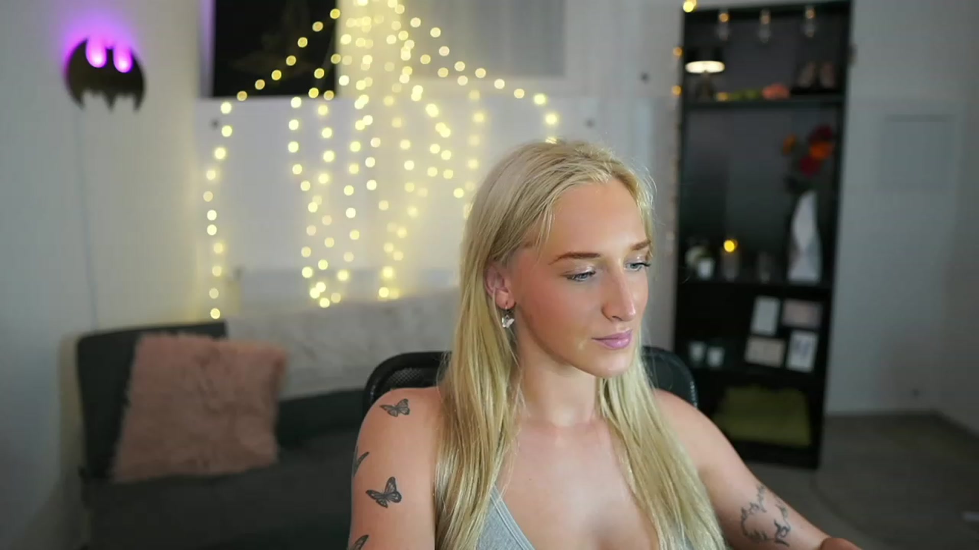 Gallery image thumbnail from NicoletteShea's myfreecams stream on, 06/20/2023, 21:46 image 5 of 20