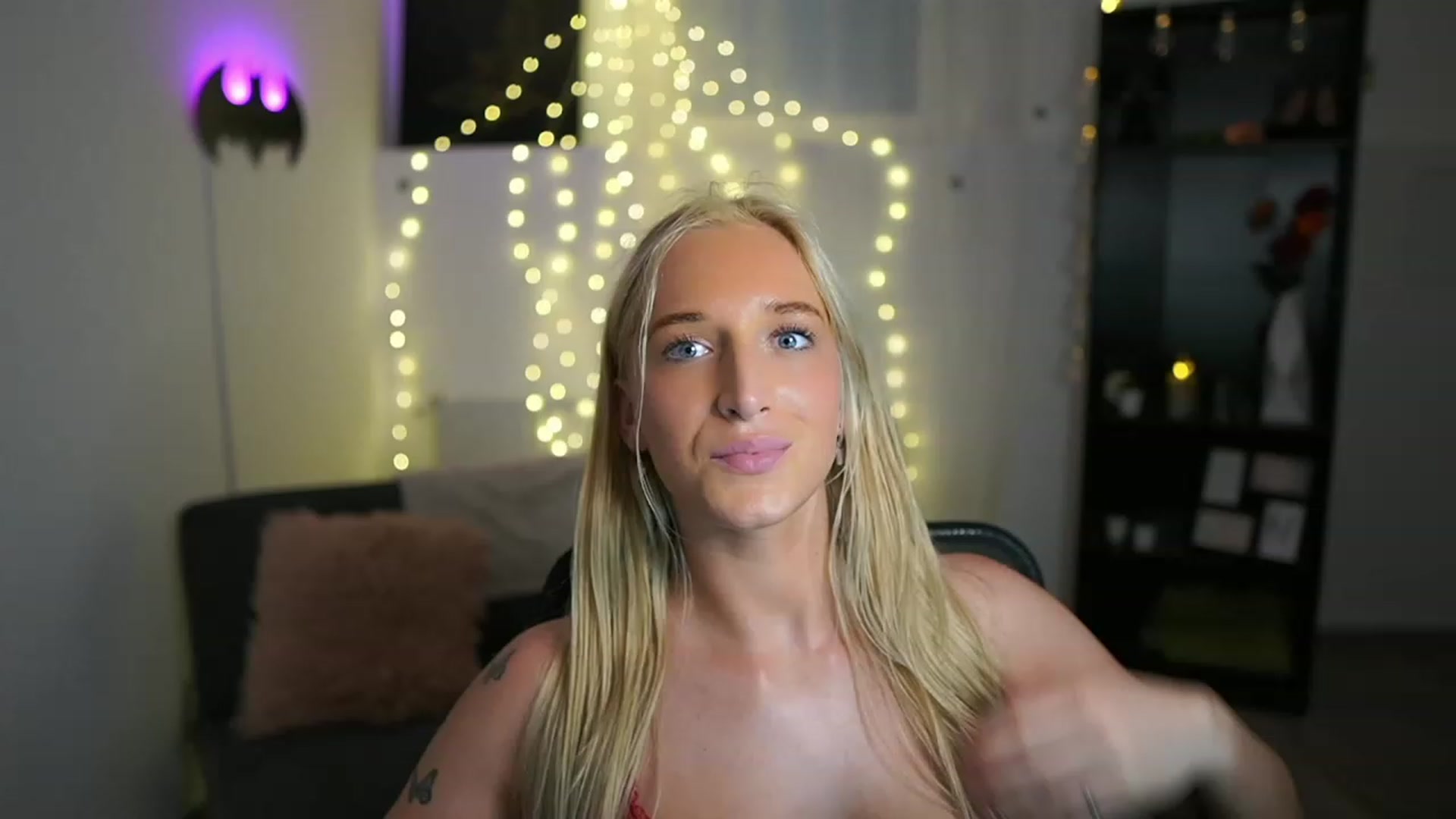 Gallery image thumbnail from NicoletteShea's myfreecams stream on, 06/21/2023, 16:36 image 7 of 20