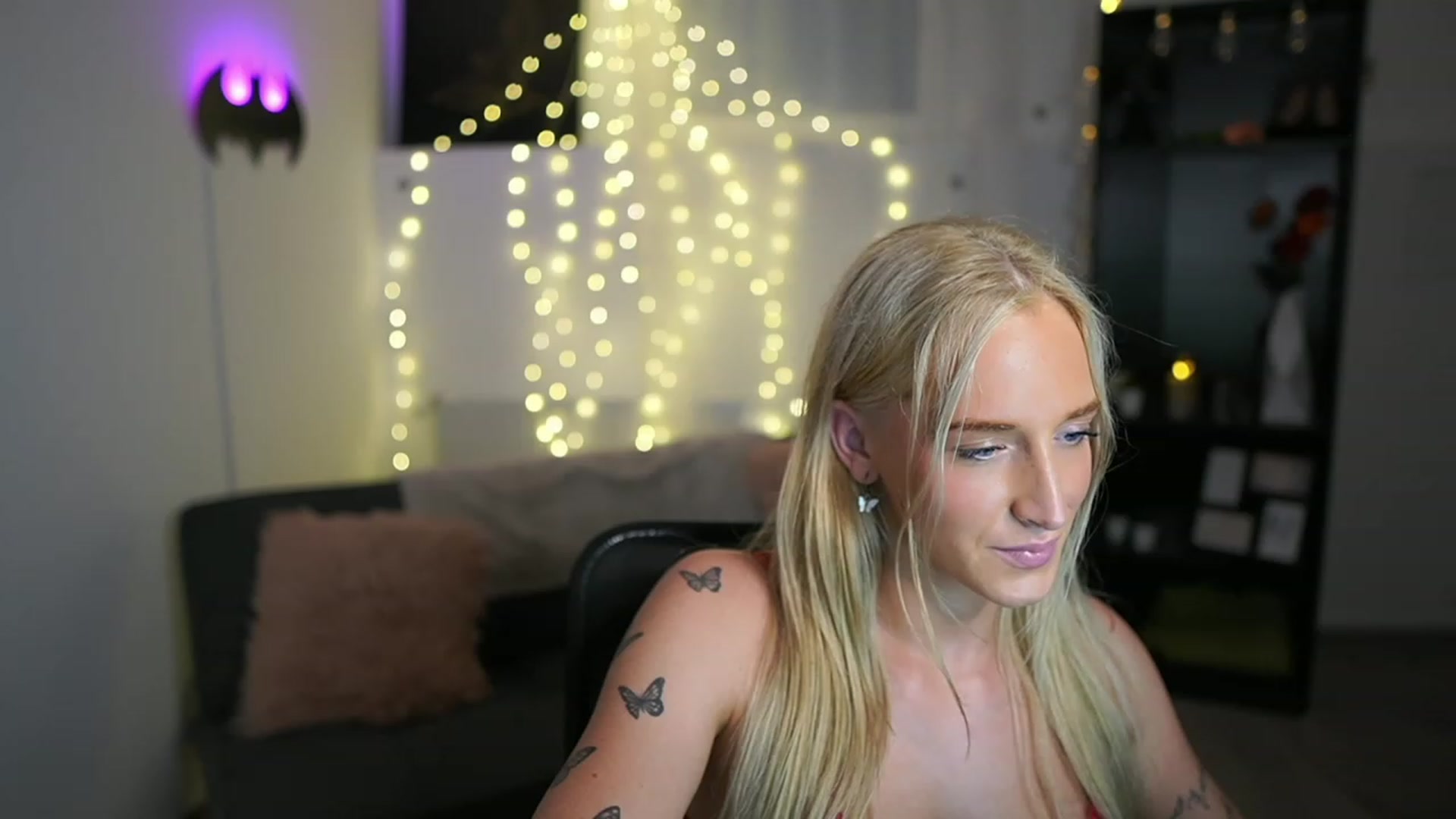 Gallery image thumbnail from NicoletteShea's myfreecams stream on, 06/21/2023, 17:22 image 6 of 20