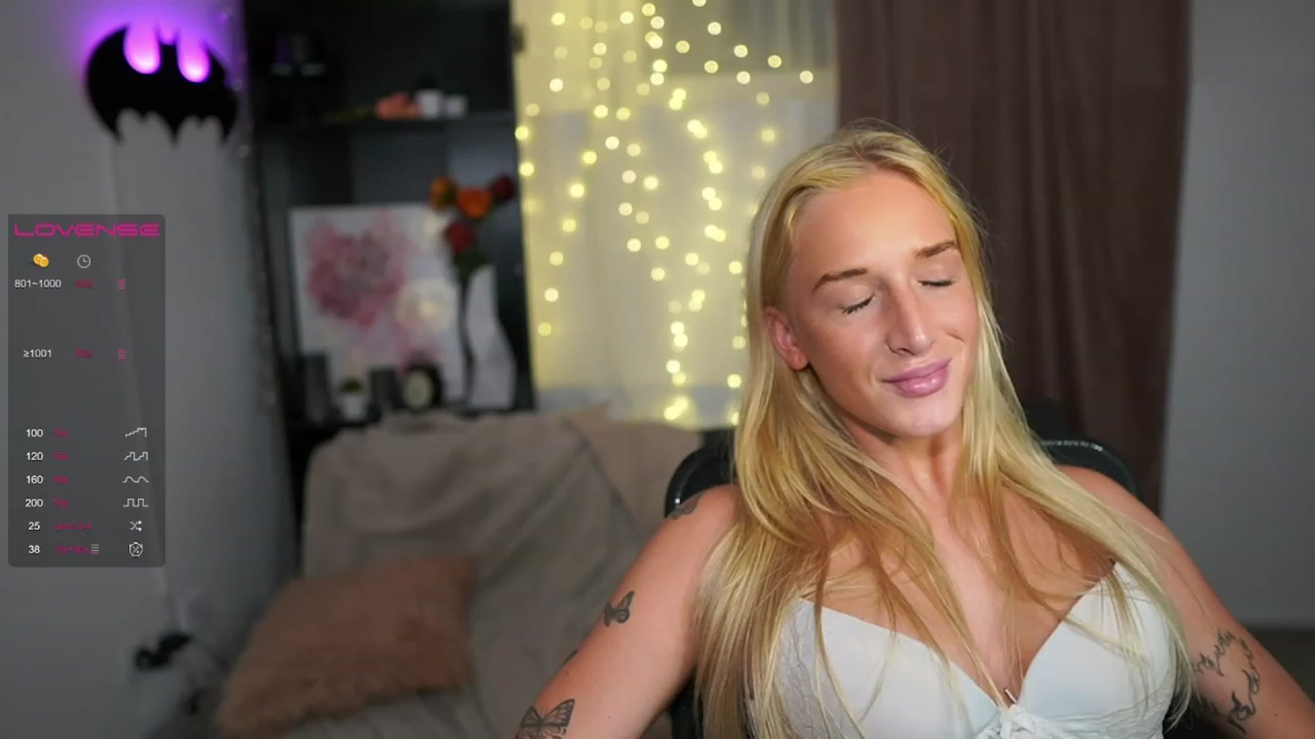 Gallery image thumbnail from NicoletteShea's myfreecams stream on, 08/14/2023, 03:15 image 3 of 20