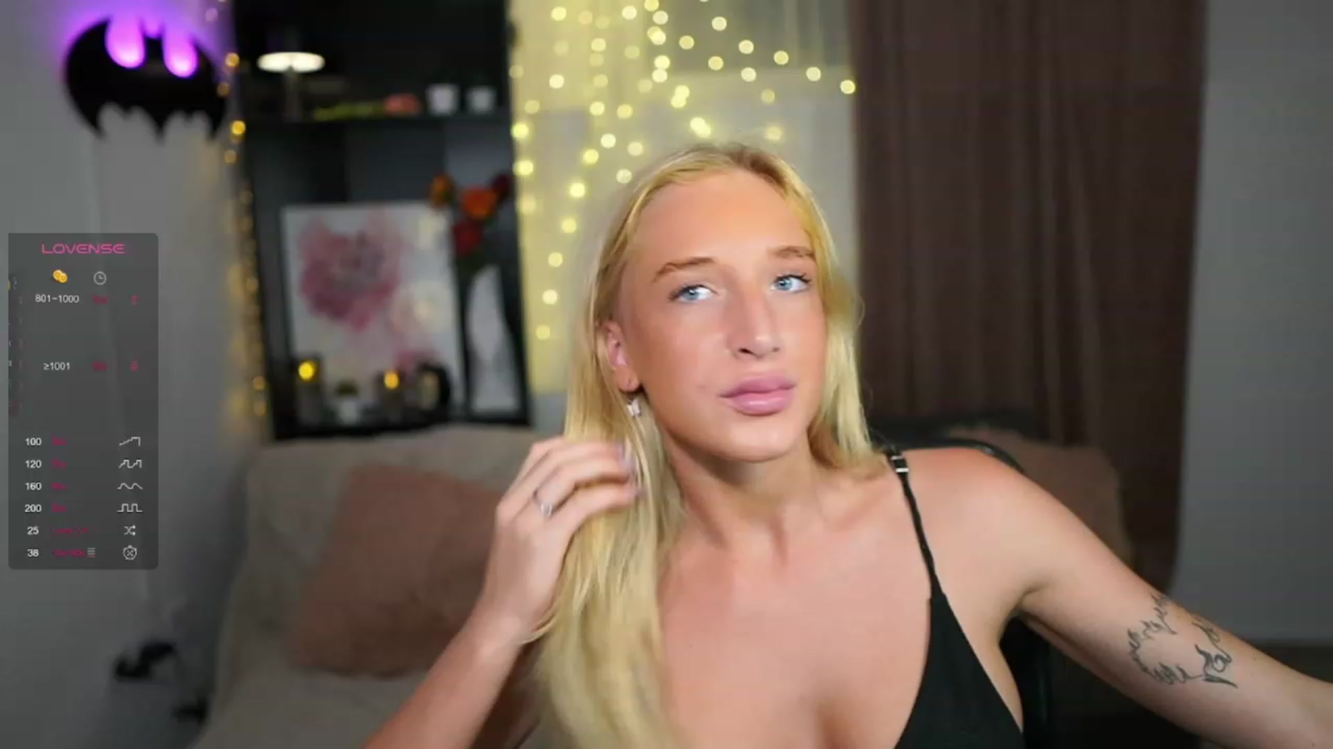Gallery image thumbnail from NicoletteShea's myfreecams stream on, 08/27/2023, 21:20 image 1 of 20