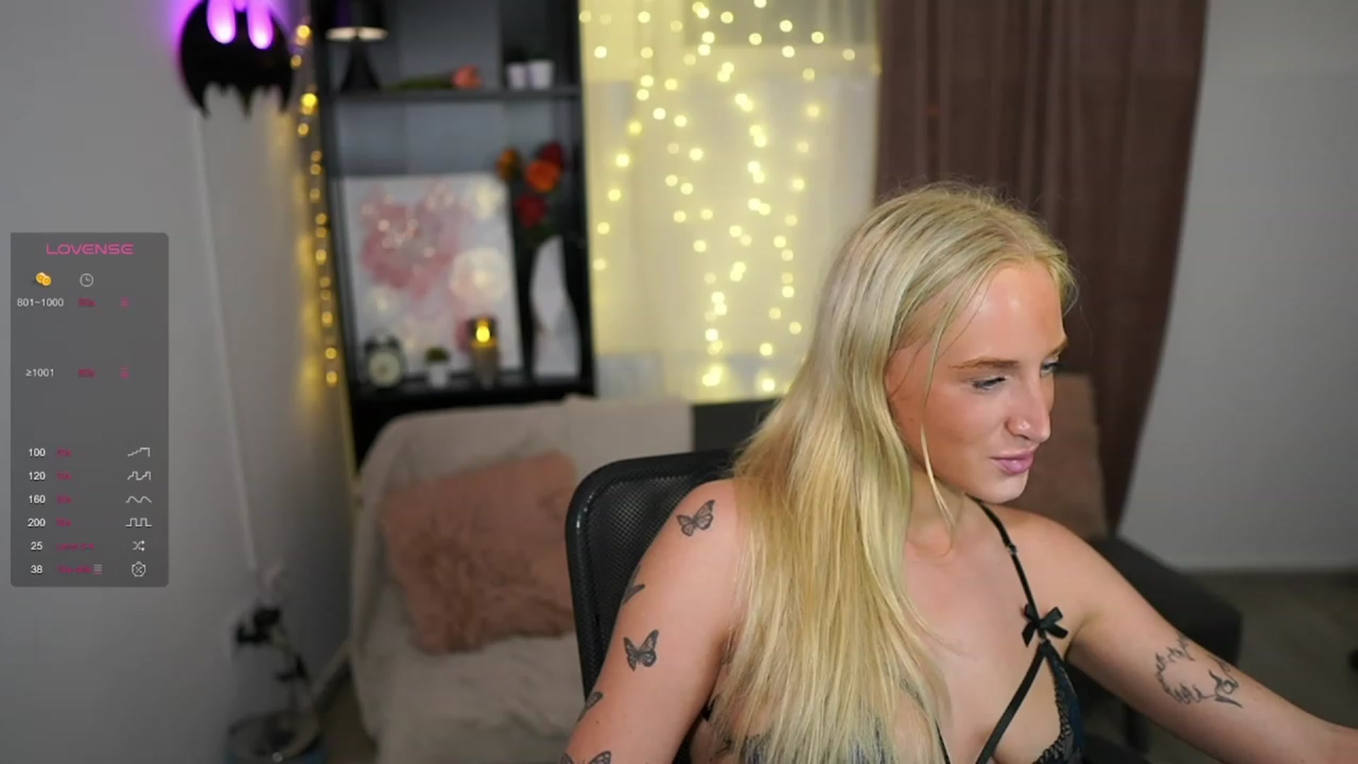 Gallery image thumbnail from NicoletteShea's myfreecams stream on, 09/19/2023, 20:58 image 20 of 20