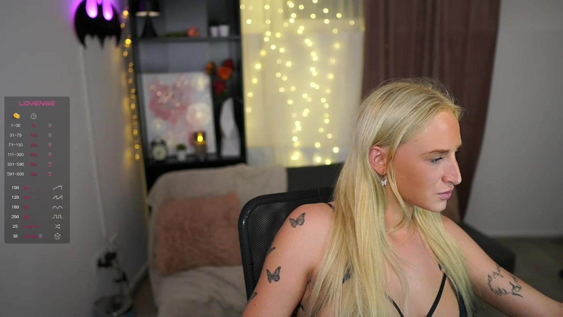 Gallery image thumbnail from NicoletteShea's myfreecams stream on, 09/19/2023, 22:33 image 3 of 20