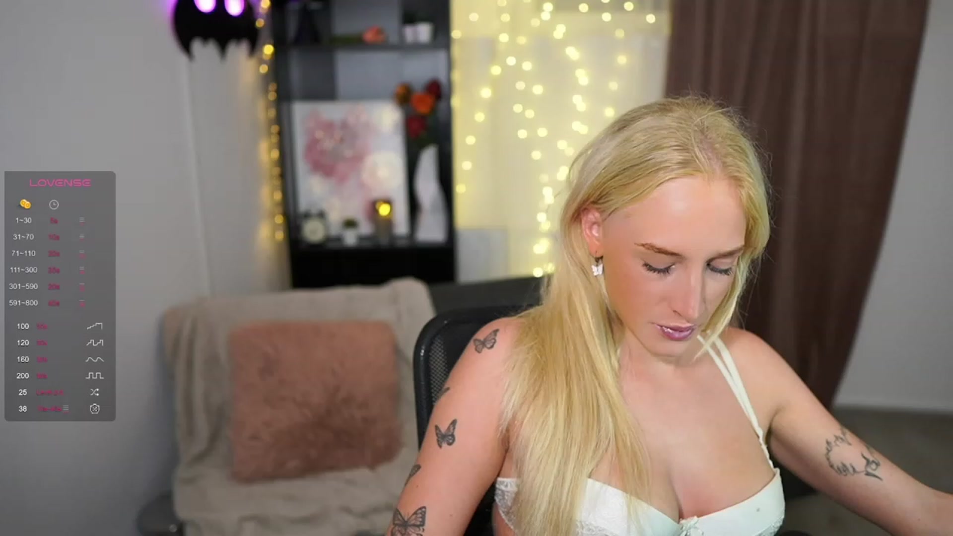 Gallery image thumbnail from NicoletteShea's myfreecams stream on, 09/22/2023, 19:03 image 5 of 20