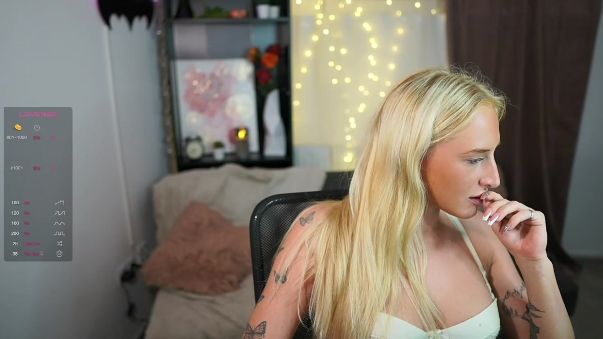 Gallery image thumbnail from NicoletteShea's myfreecams stream on, 09/26/2023, 20:58 image 3 of 20