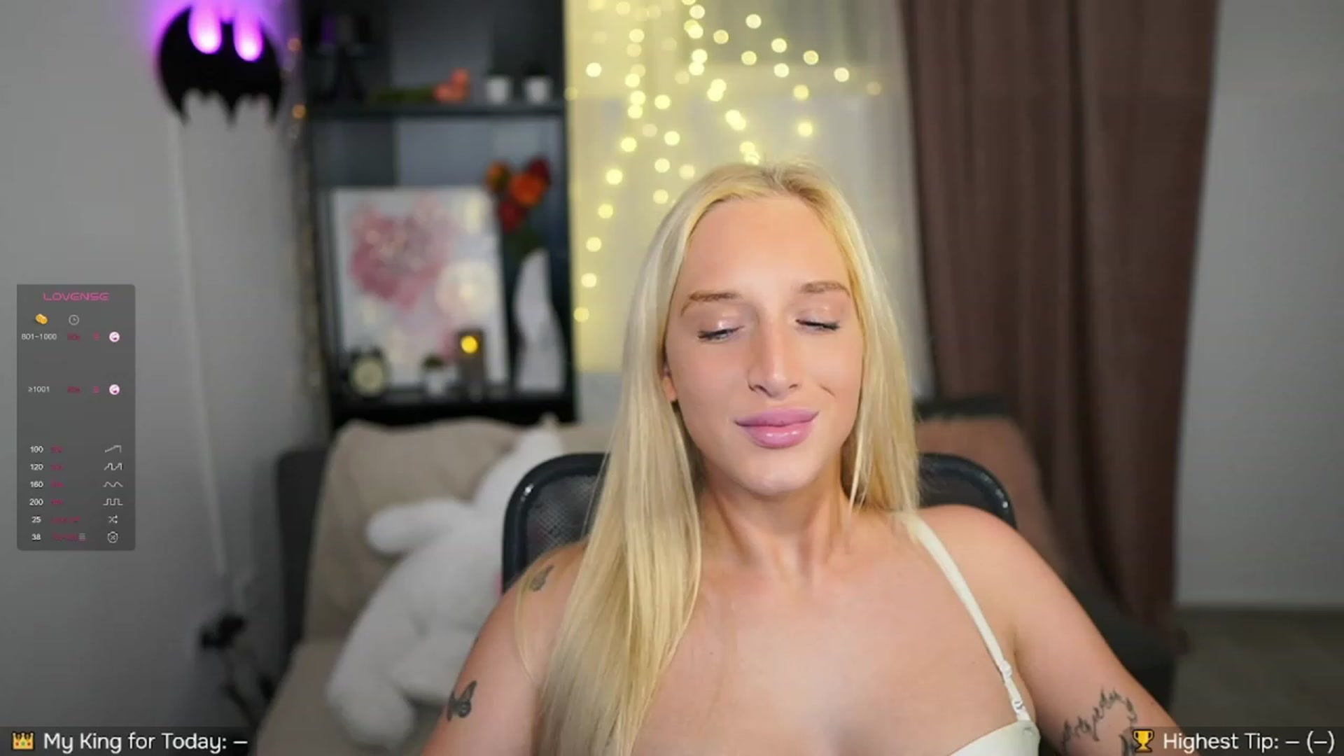 Gallery image thumbnail from NicoletteShea's myfreecams stream on, 10/12/2023, 18:59 image 16 of 20