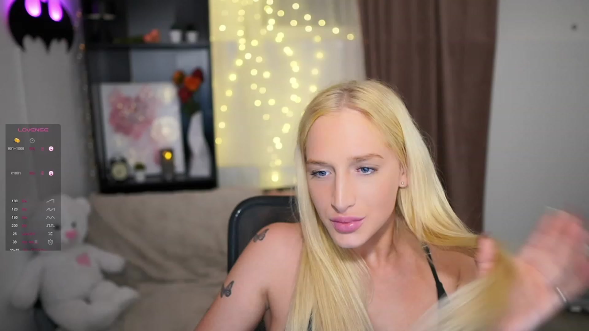 Gallery image thumbnail from NicoletteShea's myfreecams stream on, 10/19/2023, 19:40 image 16 of 20
