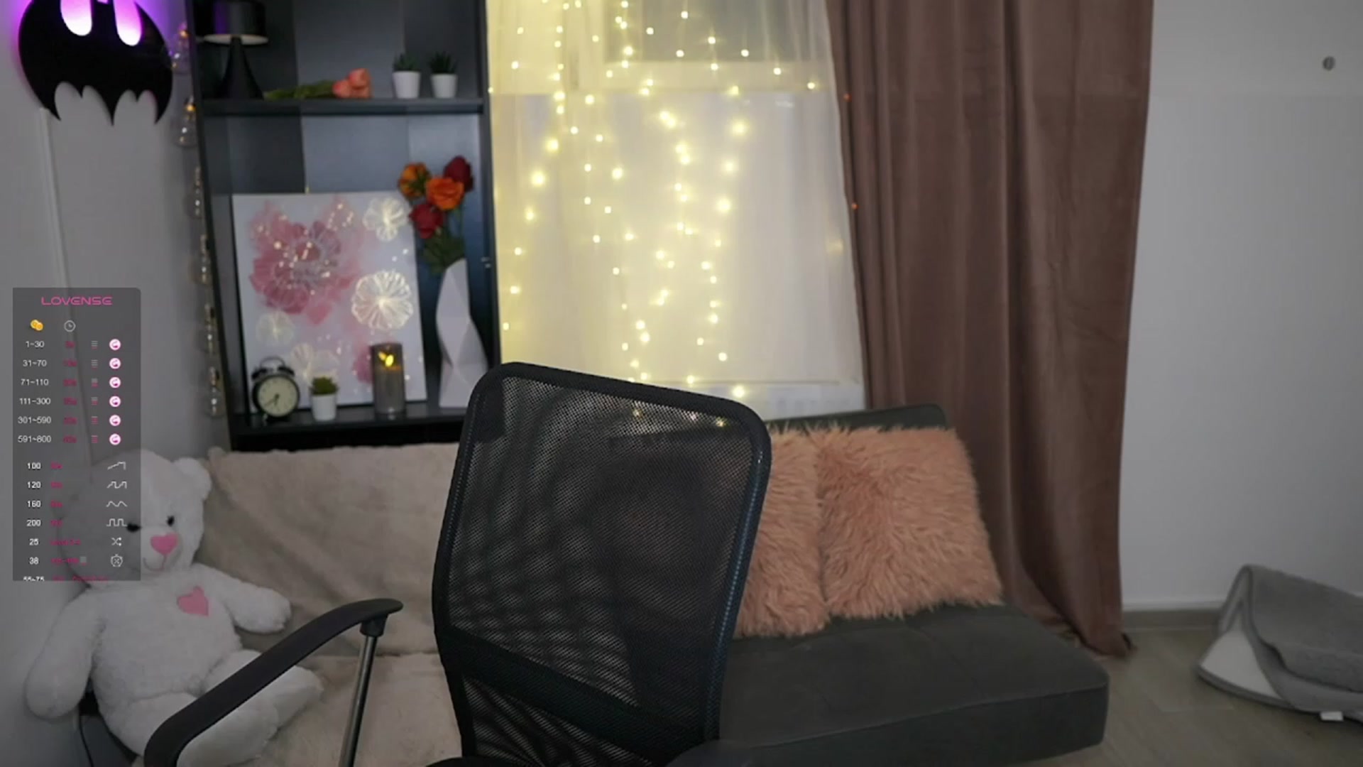 Gallery image thumbnail from NicoletteShea's myfreecams stream on, 10/19/2023, 19:40 image 3 of 20