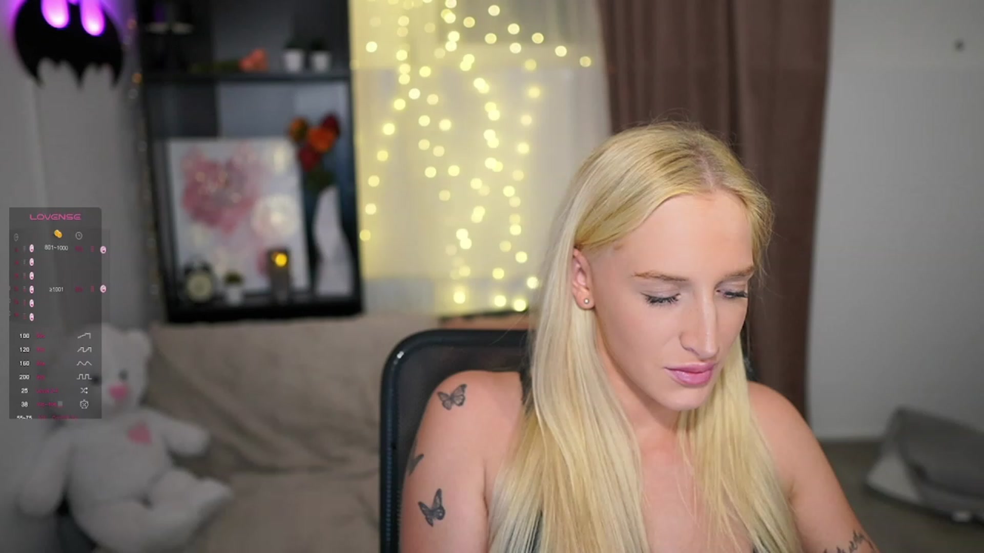 Gallery image thumbnail from NicoletteShea's myfreecams stream on, 10/19/2023, 19:40 image 12 of 20