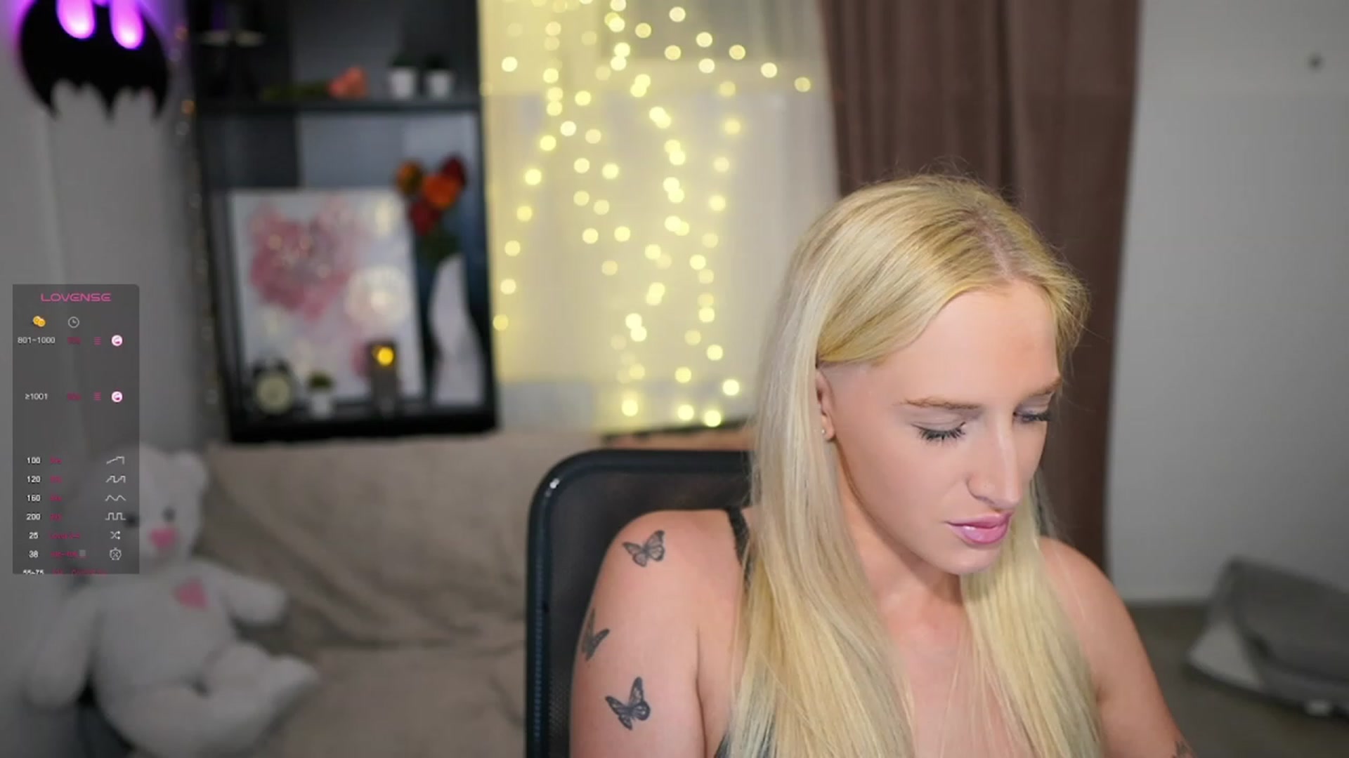 Gallery image thumbnail from NicoletteShea's myfreecams stream on, 10/19/2023, 19:40 image 13 of 20