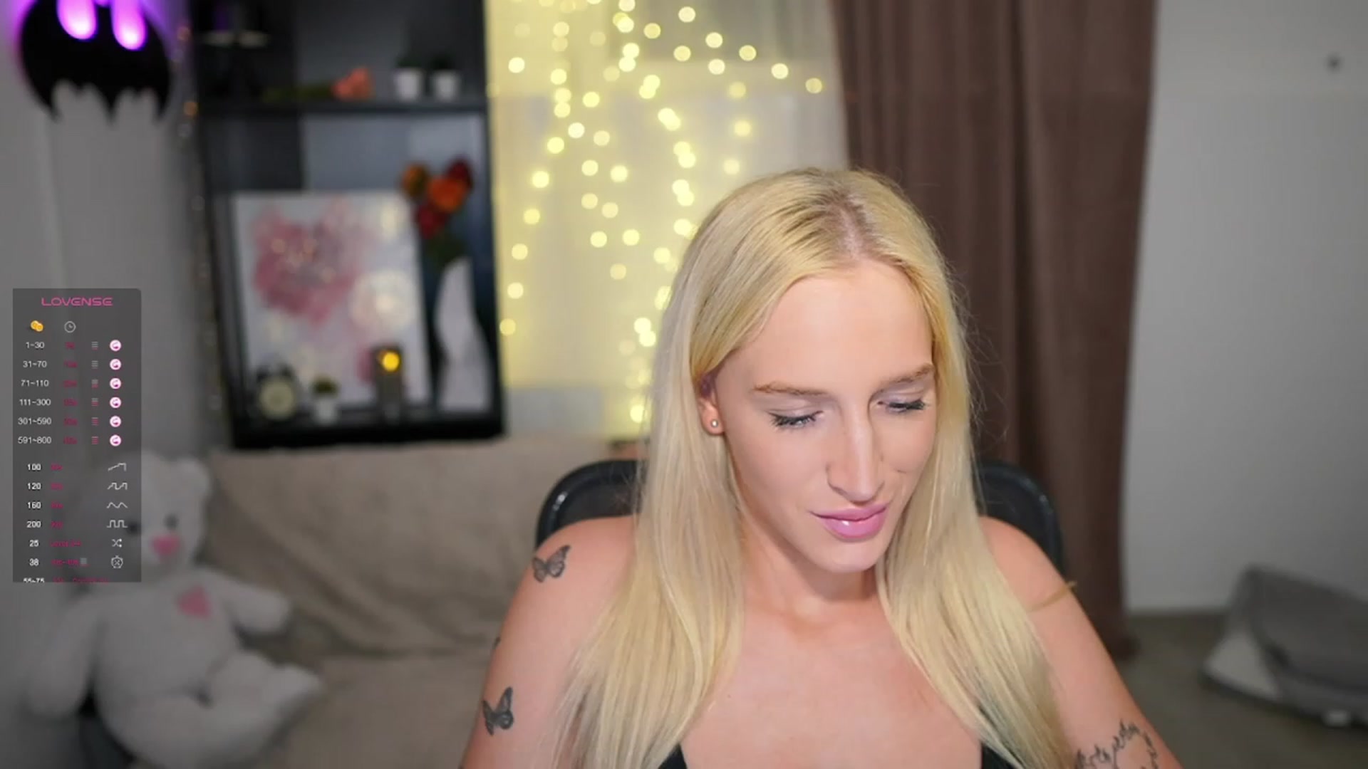 Gallery image thumbnail from NicoletteShea's myfreecams stream on, 10/19/2023, 19:40 image 9 of 20