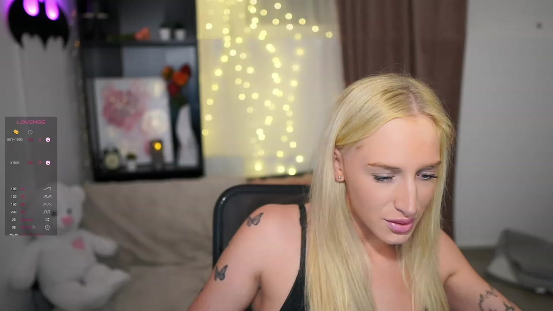 Gallery image thumbnail from NicoletteShea's myfreecams stream on, 10/19/2023, 19:40 image 17 of 20