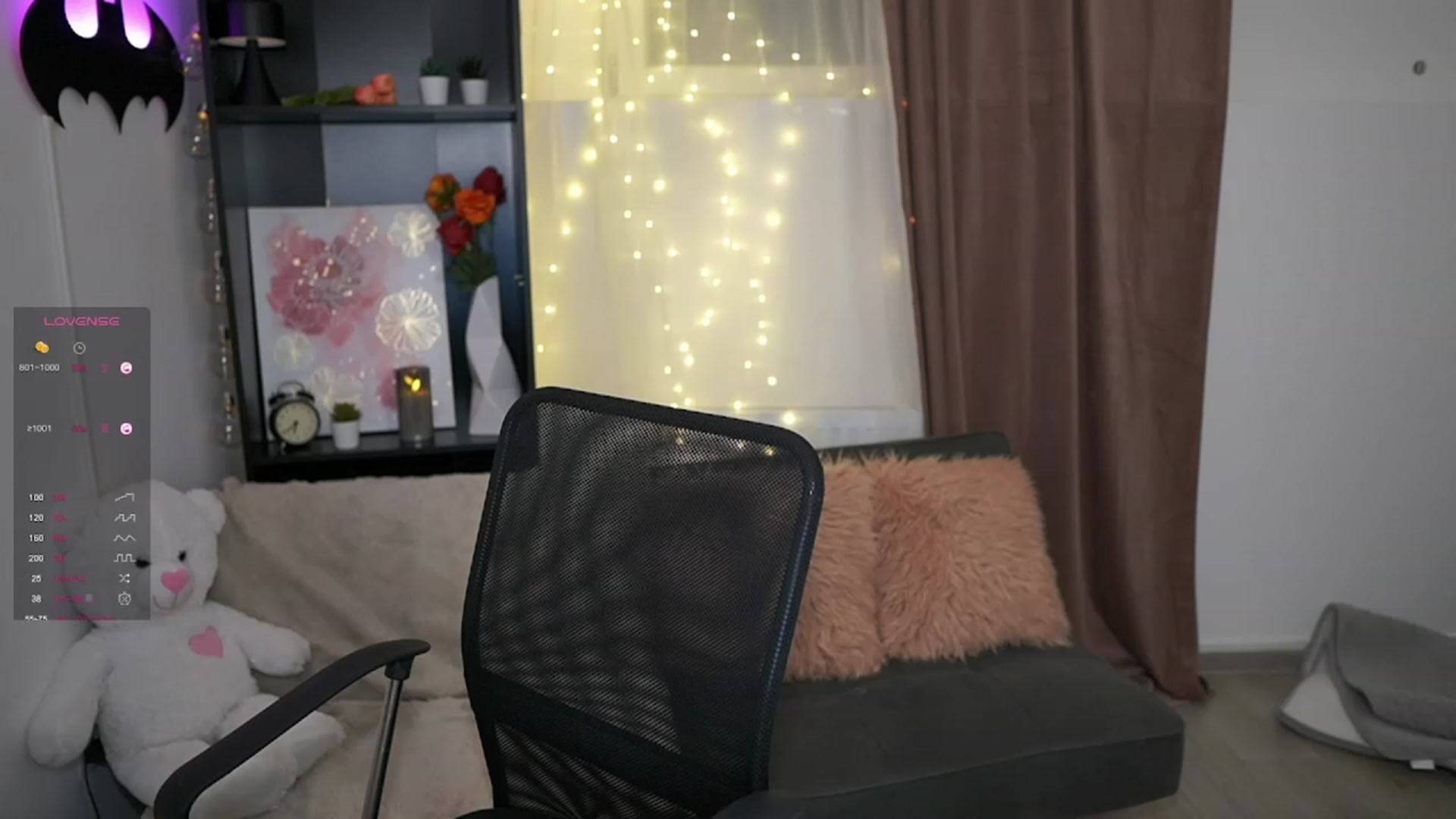 Gallery image thumbnail from NicoletteShea's myfreecams stream on, 10/19/2023, 19:40 image 2 of 20