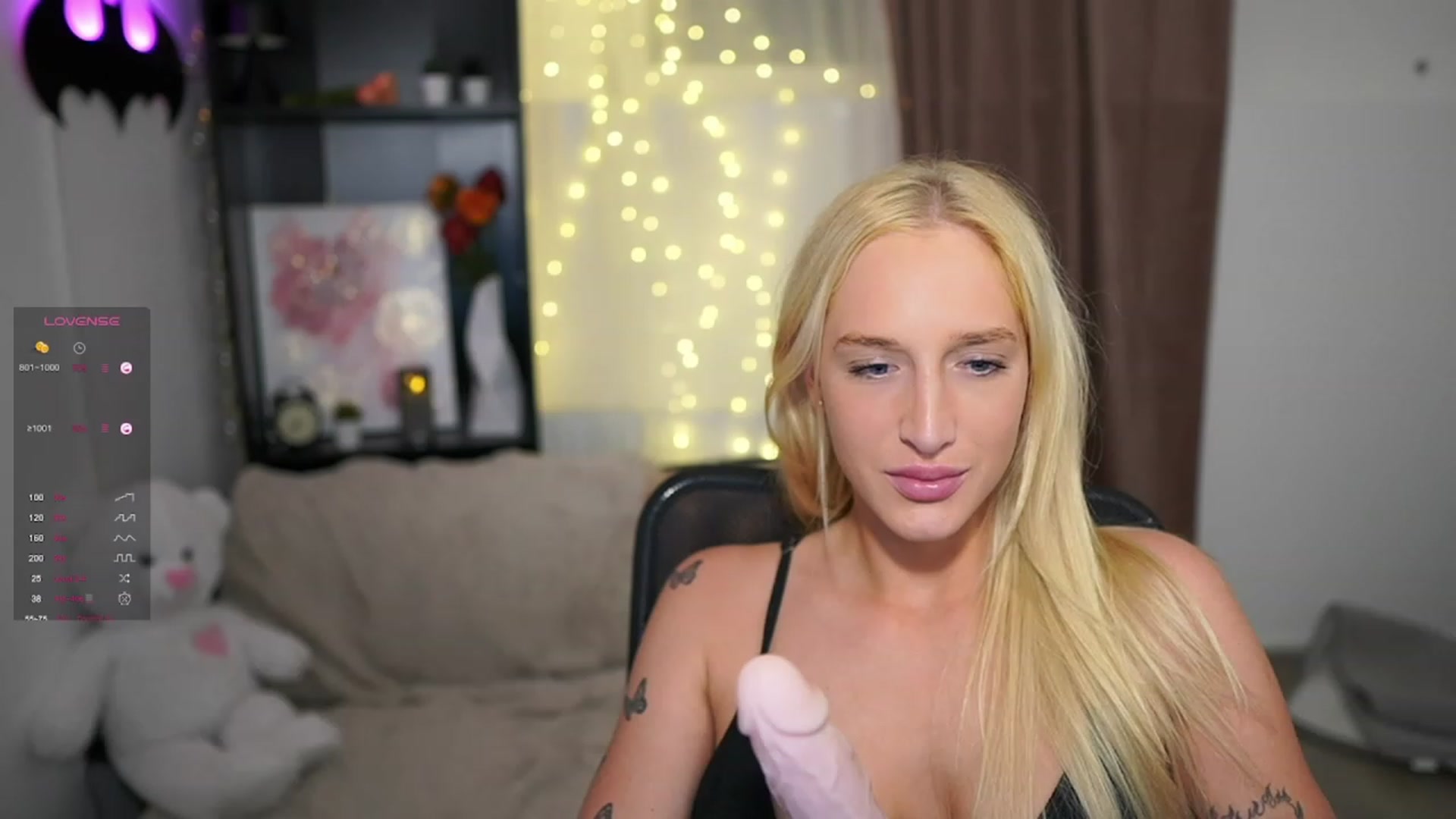 Gallery image thumbnail from NicoletteShea's myfreecams stream on, 10/19/2023, 22:07 image 16 of 20