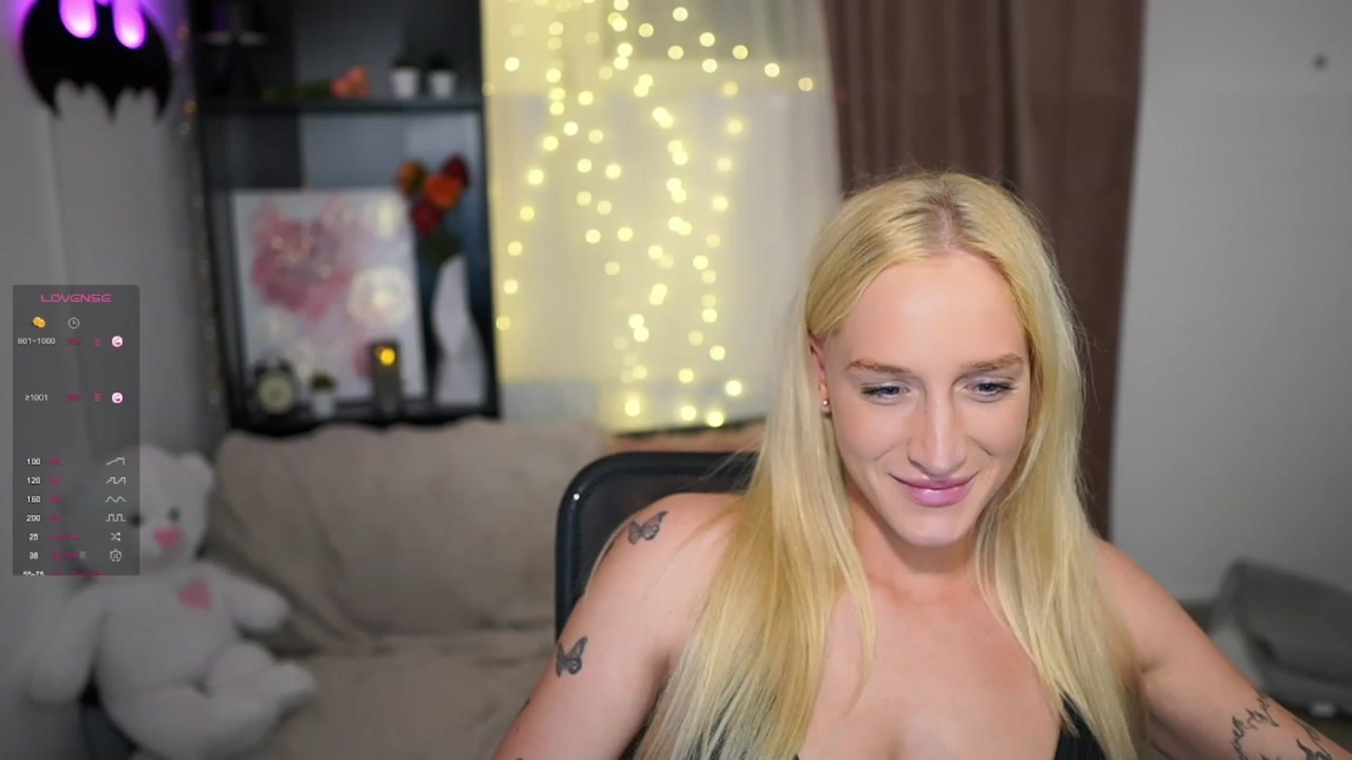 Gallery image thumbnail from NicoletteShea's myfreecams stream on, 10/19/2023, 22:07 image 12 of 20