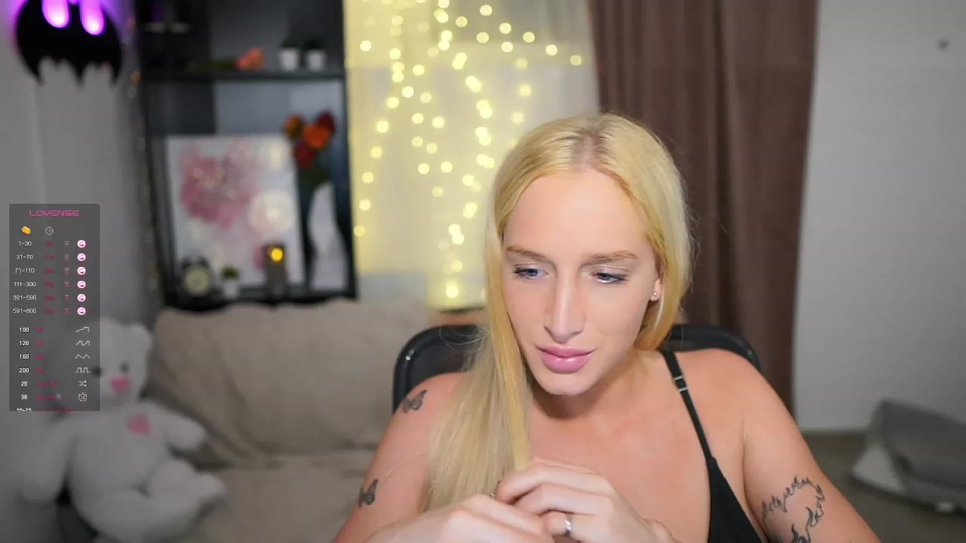 Gallery image thumbnail from NicoletteShea's myfreecams stream on, 10/19/2023, 22:07 image 8 of 20
