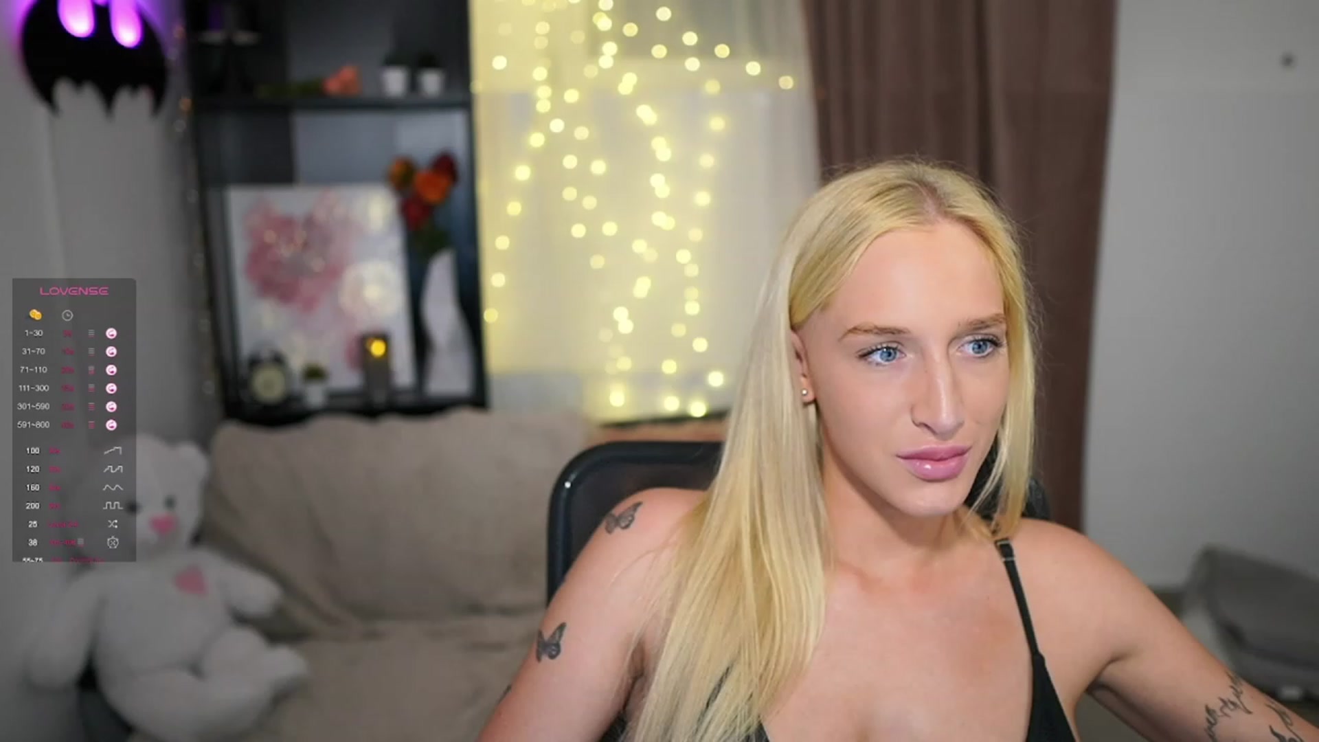 Gallery image thumbnail from NicoletteShea's myfreecams stream on, 10/19/2023, 22:07 image 9 of 20