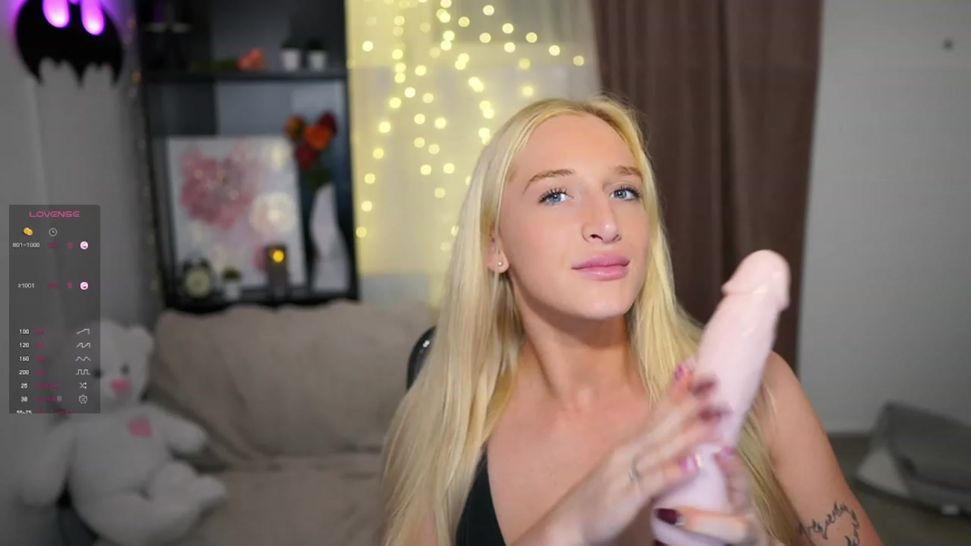 Gallery image thumbnail from NicoletteShea's myfreecams stream on, 10/19/2023, 22:07 image 14 of 20