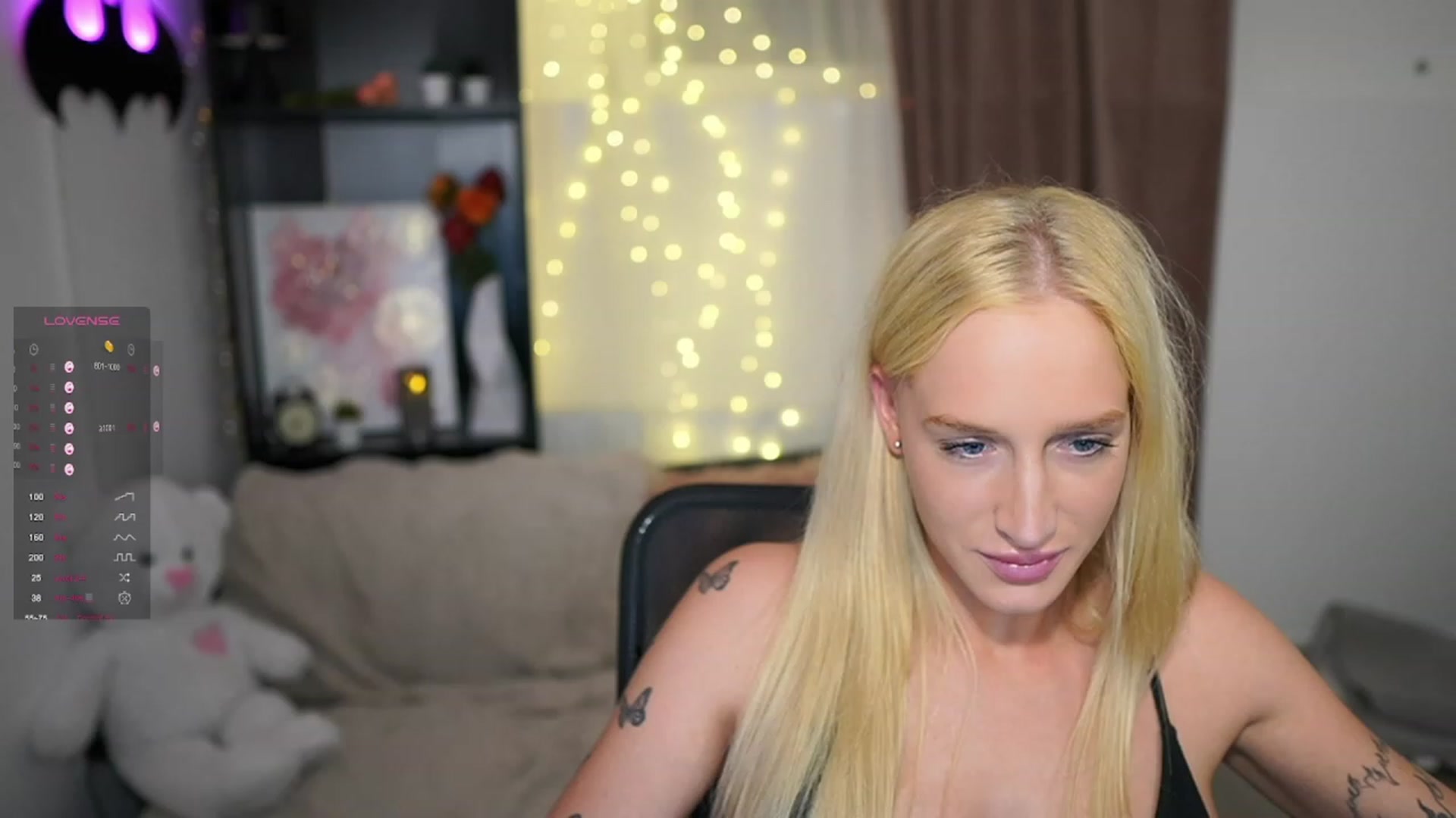 Gallery image thumbnail from NicoletteShea's myfreecams stream on, 10/19/2023, 22:07 image 11 of 20