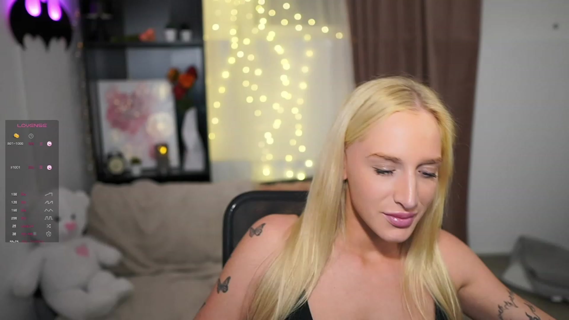 Gallery image thumbnail from NicoletteShea's myfreecams stream on, 10/19/2023, 23:16 image 9 of 20