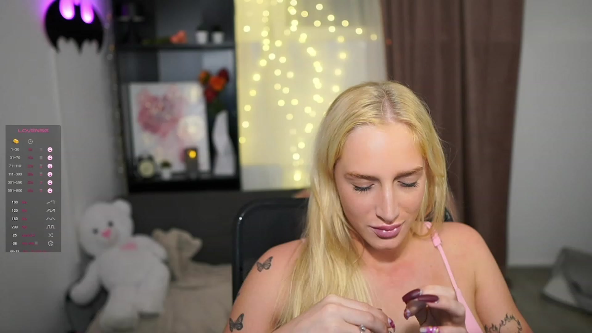 Gallery image thumbnail from NicoletteShea's myfreecams stream on, 10/20/2023, 23:37 image 6 of 20