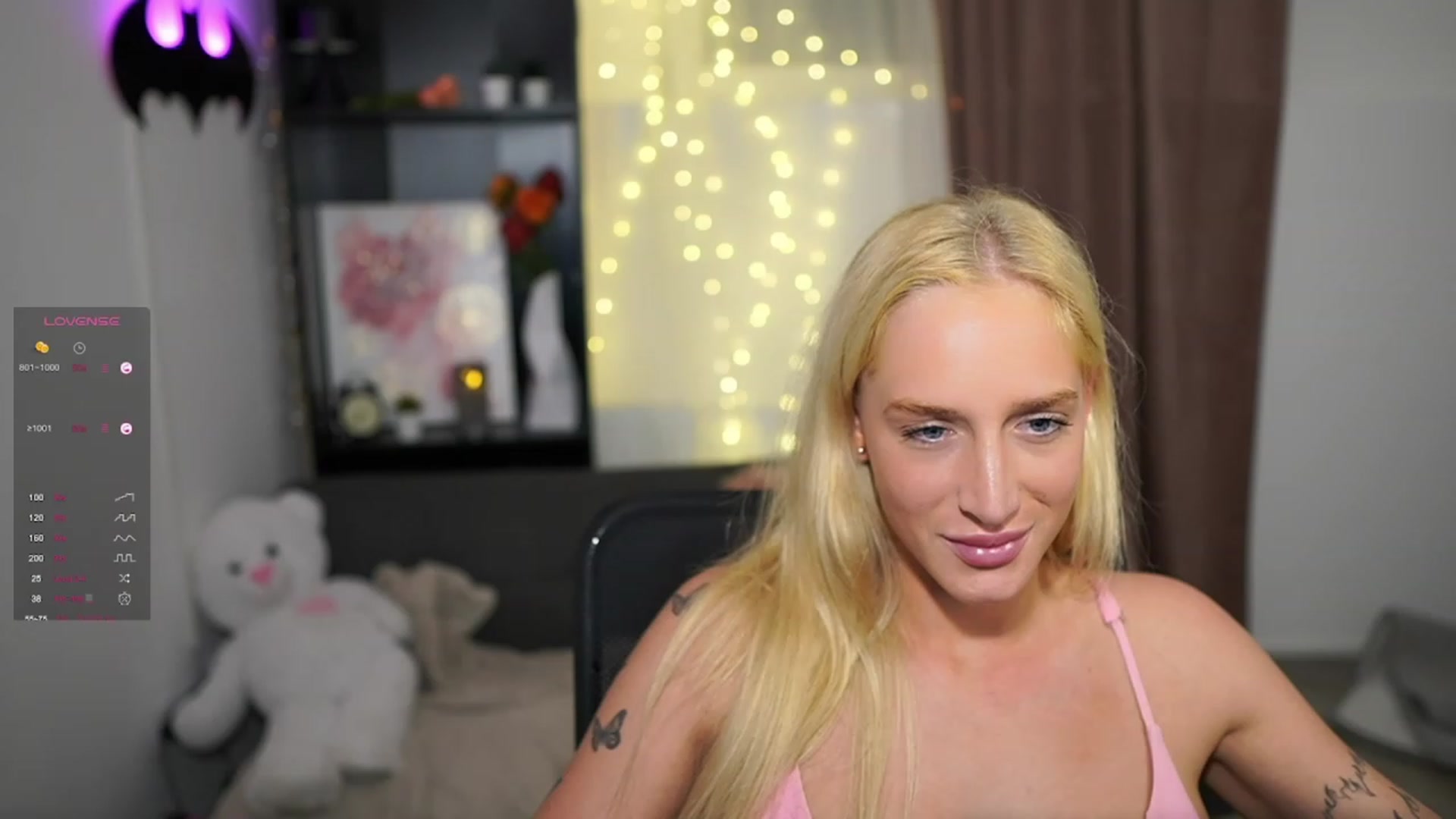 Gallery image thumbnail from NicoletteShea's myfreecams stream on, 10/20/2023, 23:37 image 5 of 20