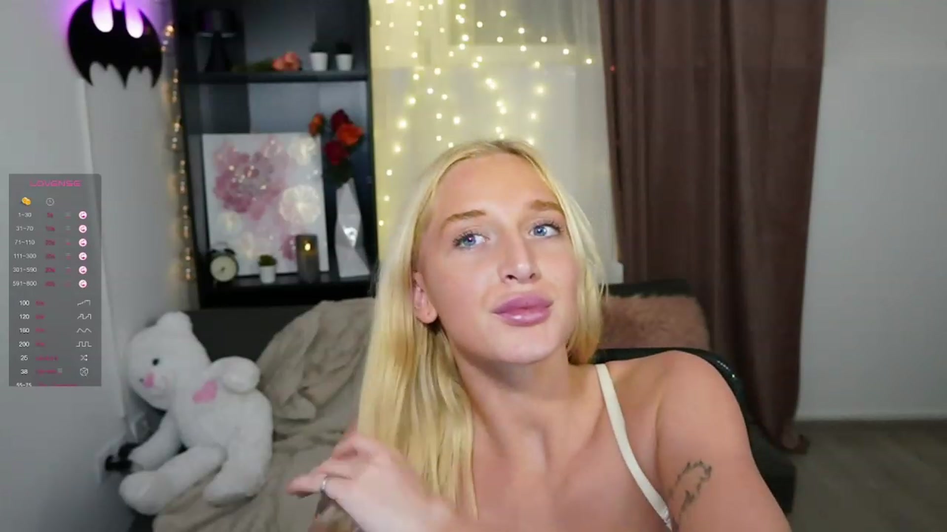 Gallery image thumbnail from NicoletteShea's myfreecams stream on, 10/29/2023, 20:37 image 19 of 20