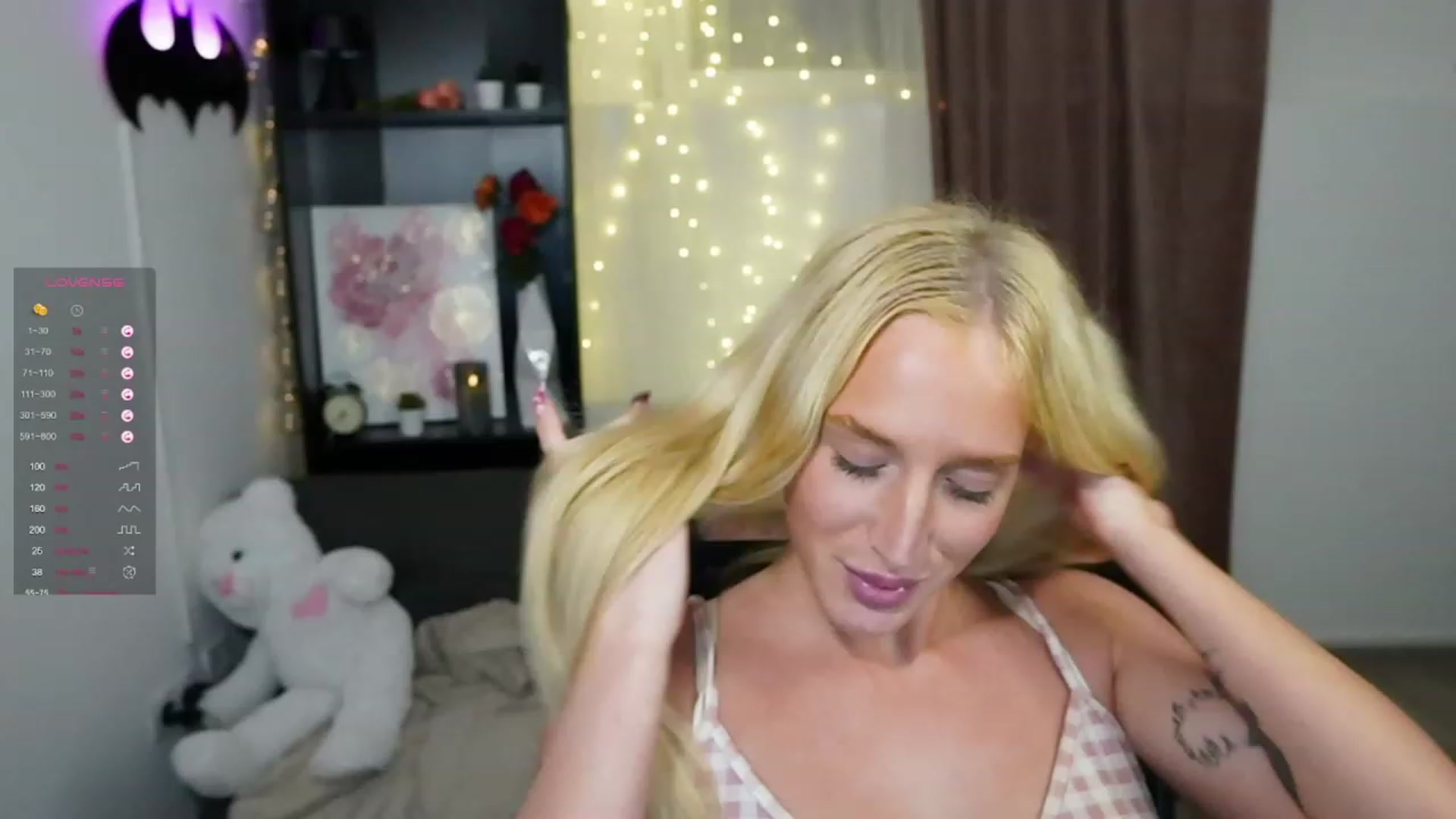 Gallery image thumbnail from NicoletteShea's myfreecams stream on, 10/29/2023, 20:37 image 3 of 20