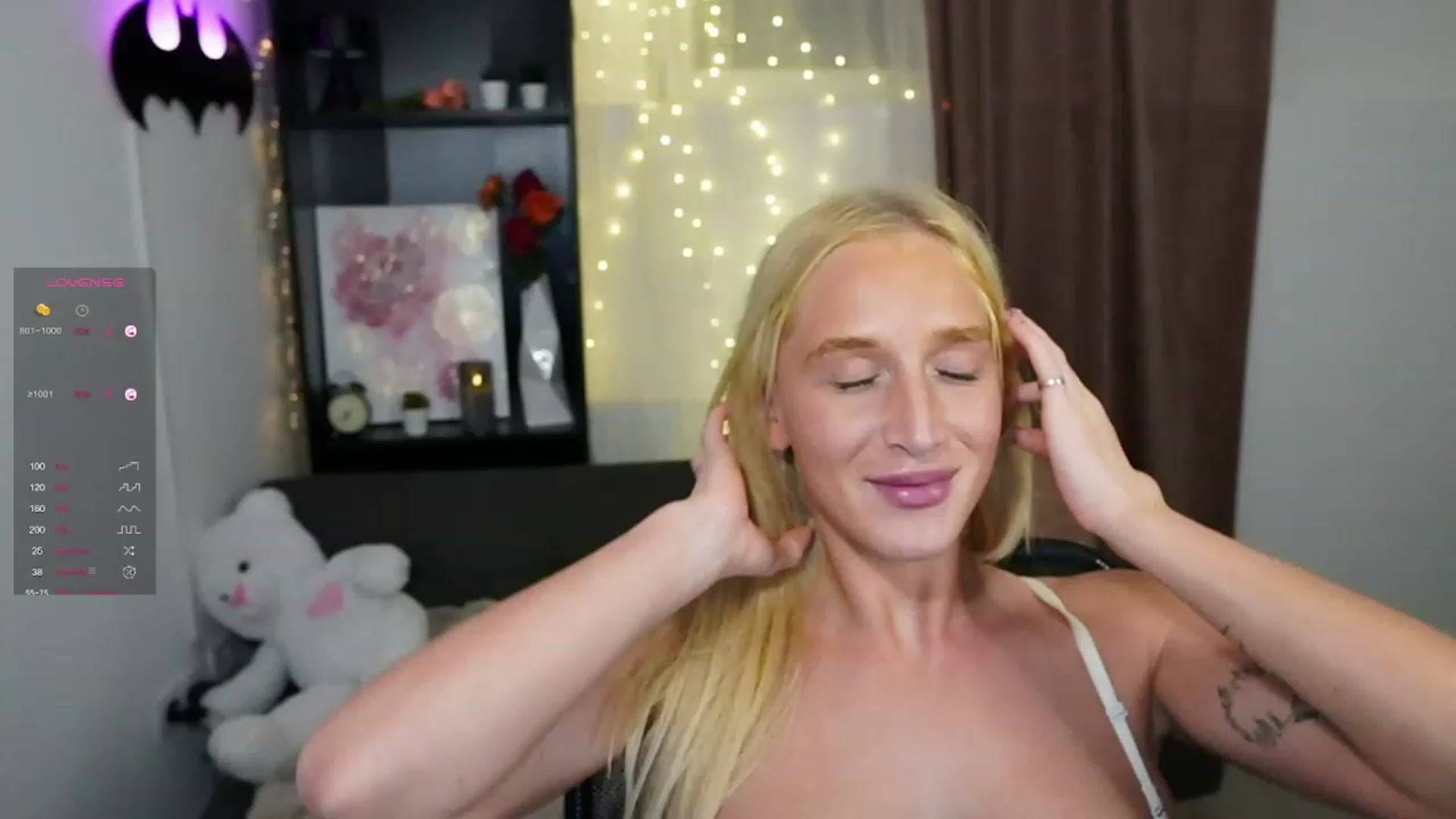 Gallery image thumbnail from NicoletteShea's myfreecams stream on, 10/30/2023, 24:03 image 3 of 20