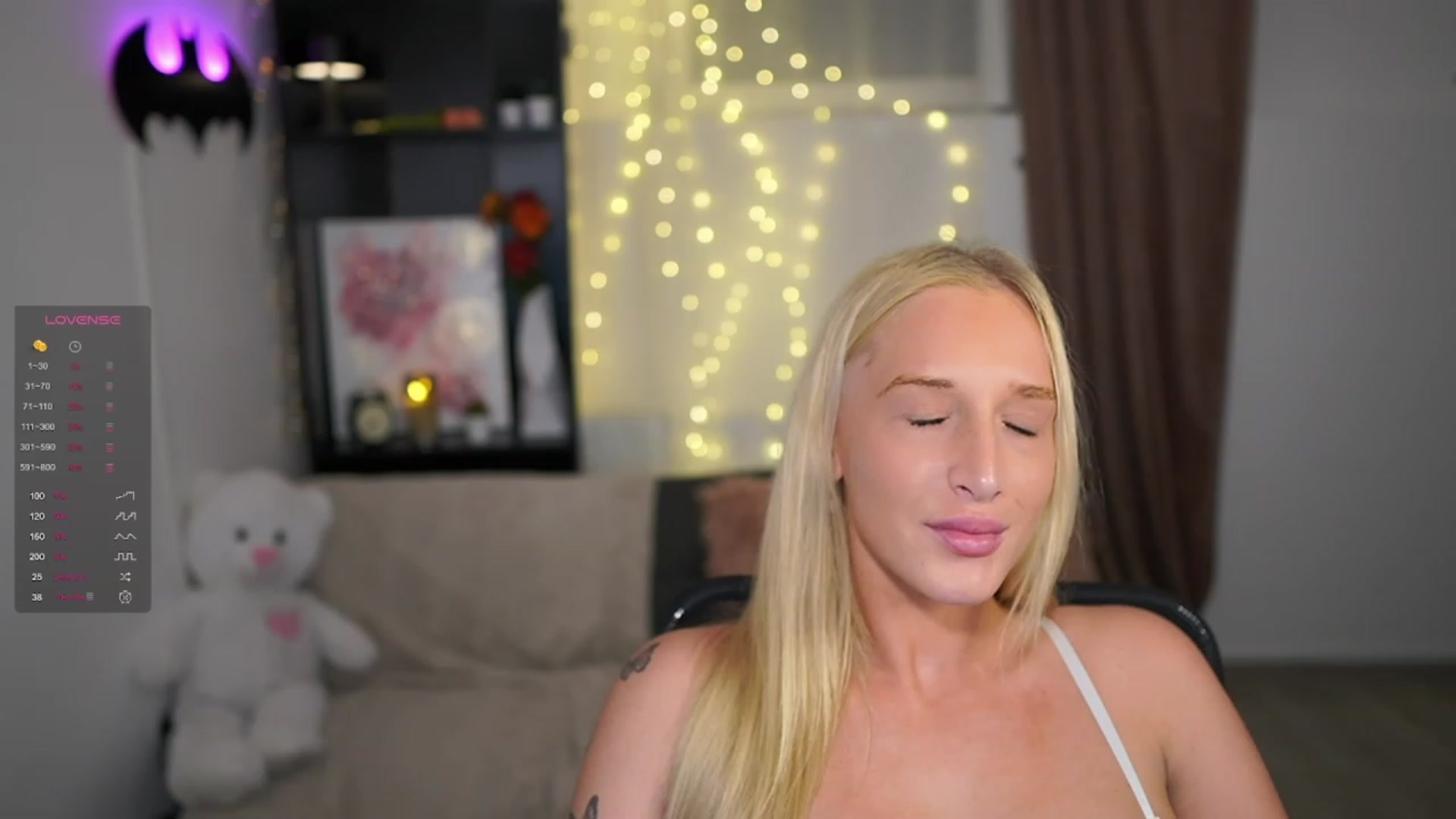 Gallery image thumbnail from NicoletteShea's myfreecams stream on, 11/22/2023, 18:44 image 18 of 20