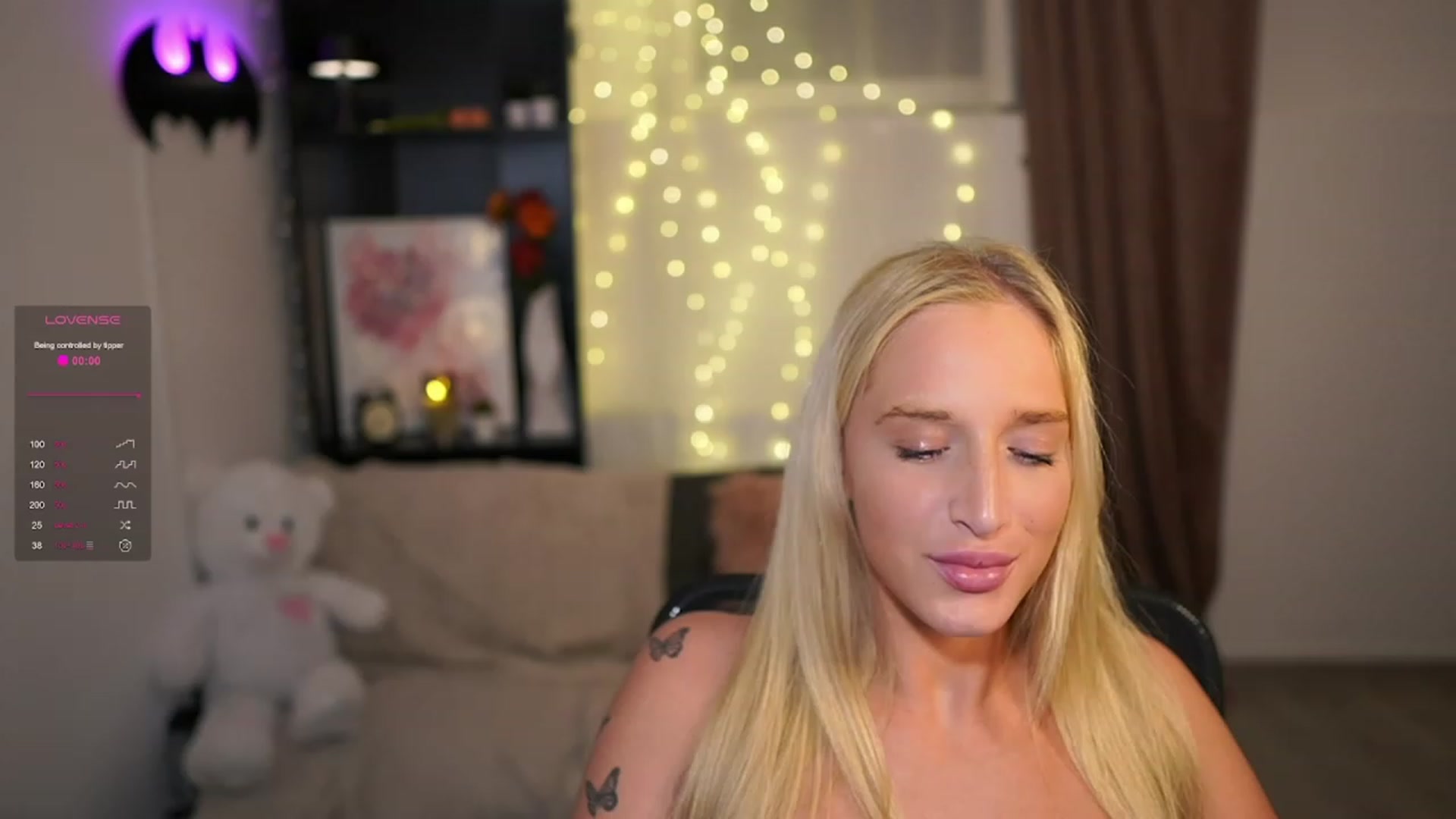 Gallery image thumbnail from NicoletteShea's myfreecams stream on, 11/23/2023, 17:22 image 17 of 20