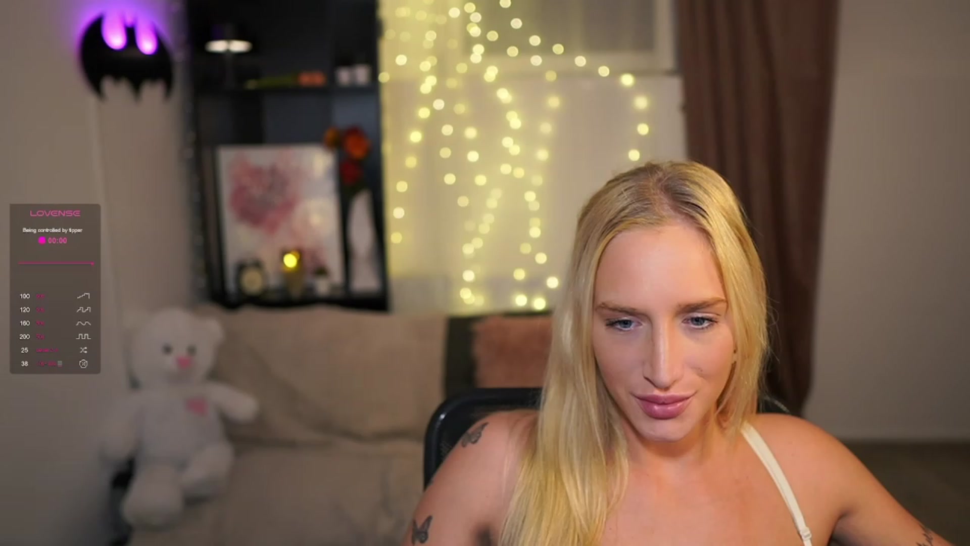 Gallery image thumbnail from NicoletteShea's myfreecams stream on, 11/23/2023, 17:49 image 9 of 20