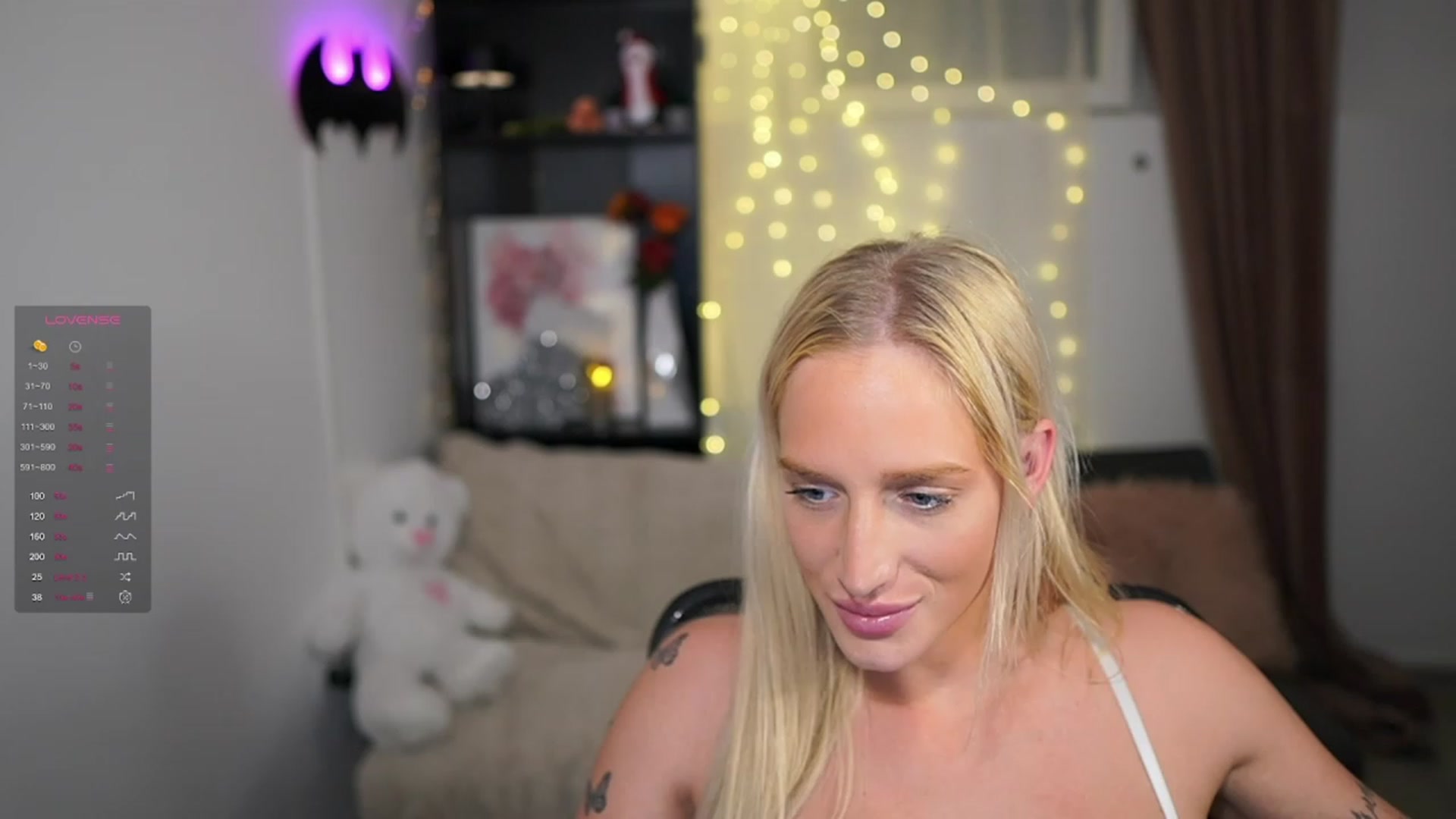 Gallery image thumbnail from NicoletteShea's myfreecams stream on, 12/04/2023, 18:30 image 16 of 20