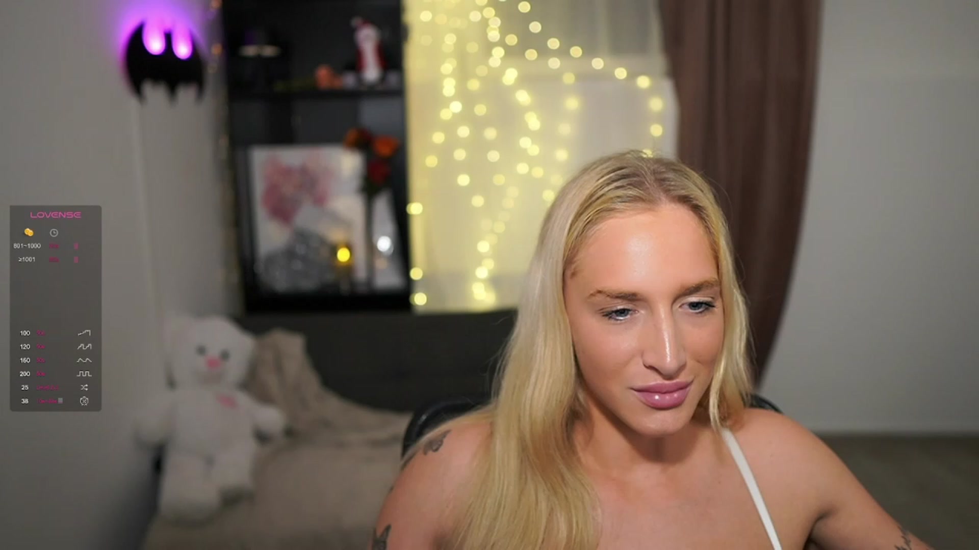 Gallery image thumbnail from NicoletteShea's myfreecams stream on, 12/08/2023, 21:50 image 11 of 20