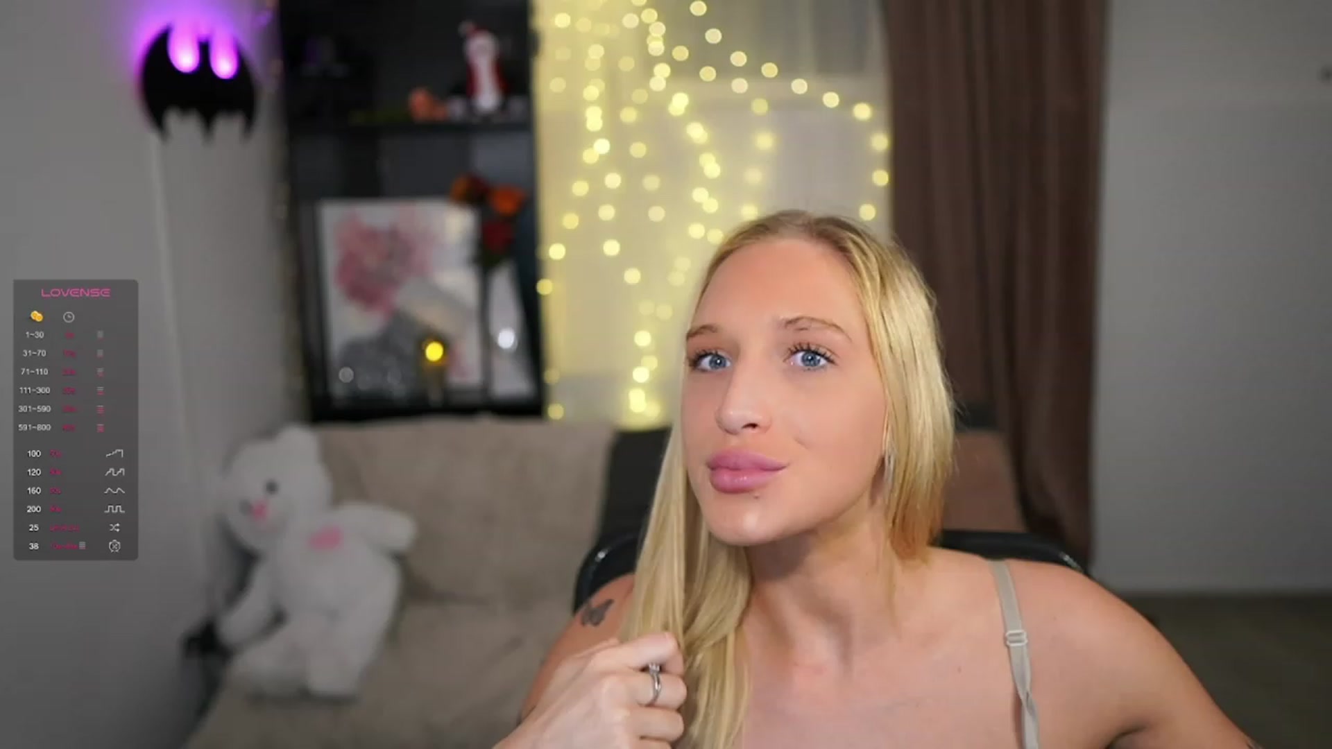 Gallery image thumbnail from NicoletteShea's myfreecams stream on, 12/12/2023, 19:21 image 6 of 20