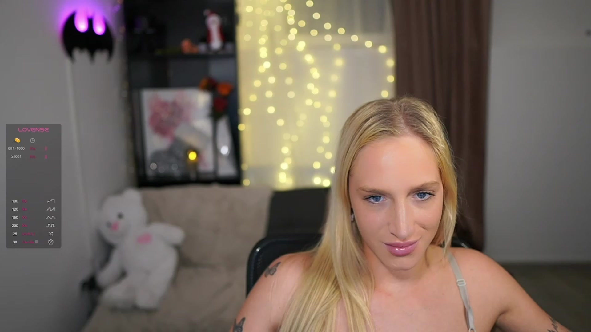 Gallery image thumbnail from NicoletteShea's myfreecams stream on, 12/12/2023, 19:21 image 8 of 20