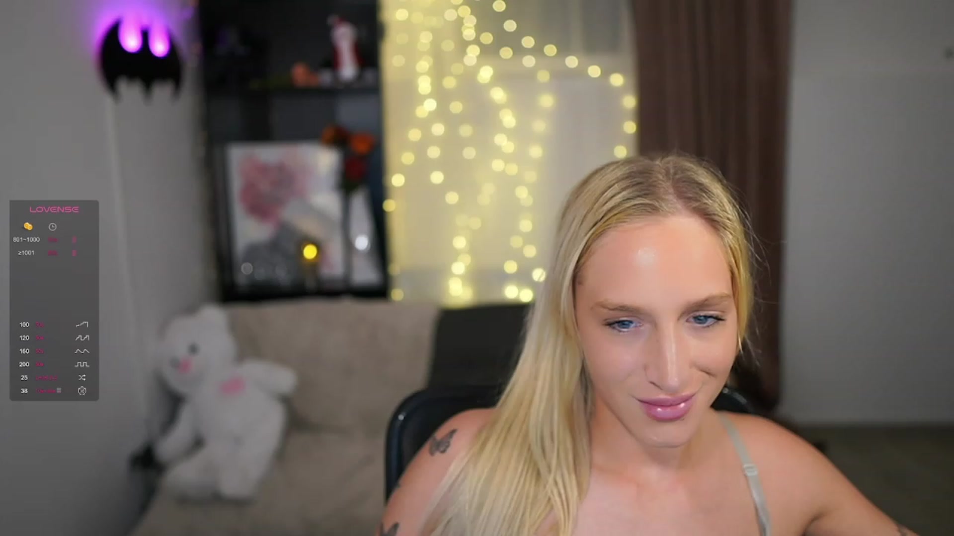 Gallery image thumbnail from NicoletteShea's myfreecams stream on, 12/12/2023, 19:21 image 4 of 20