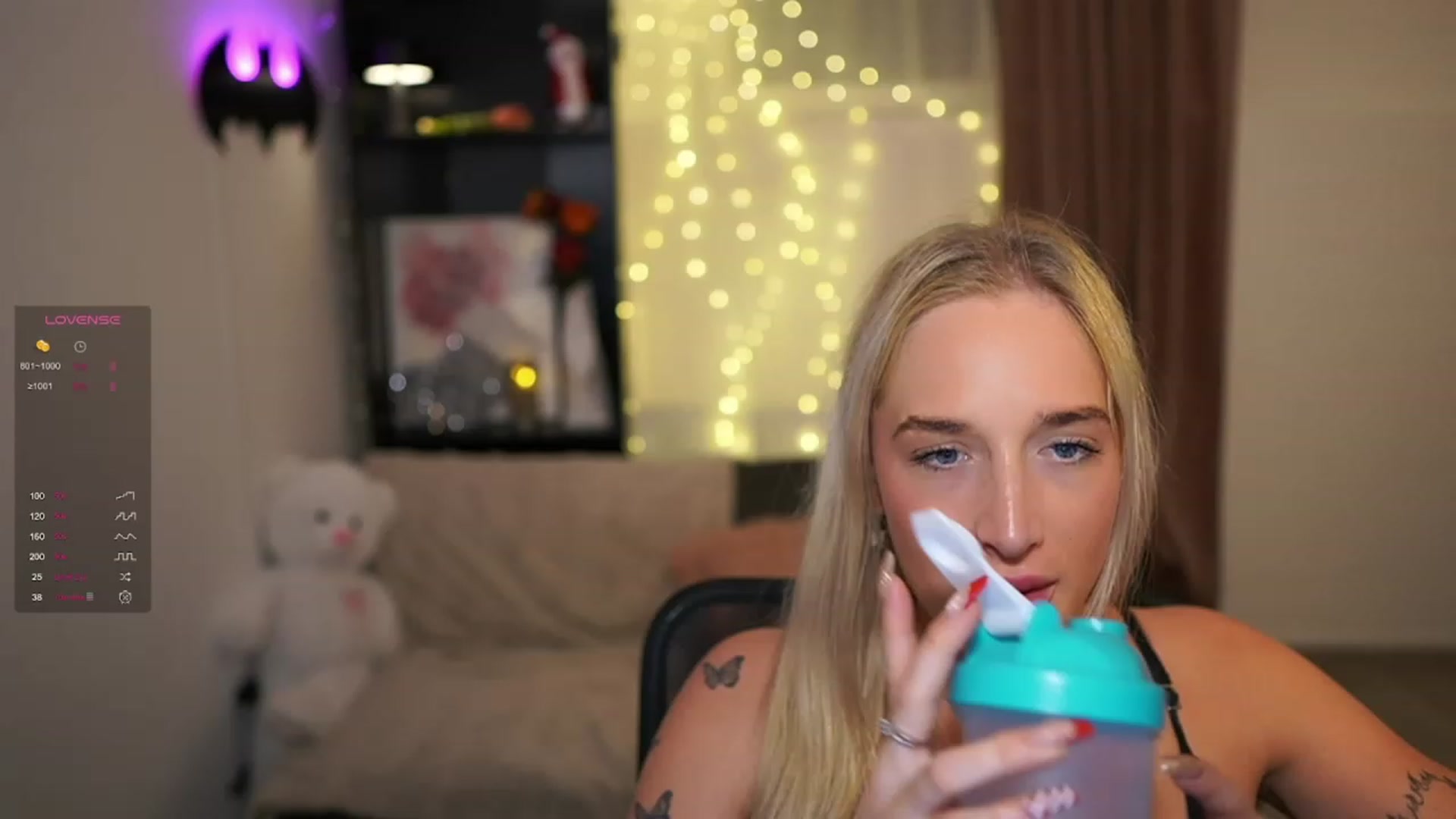 Gallery image thumbnail from NicoletteShea's myfreecams stream on, 12/18/2023, 17:25 image 2 of 20
