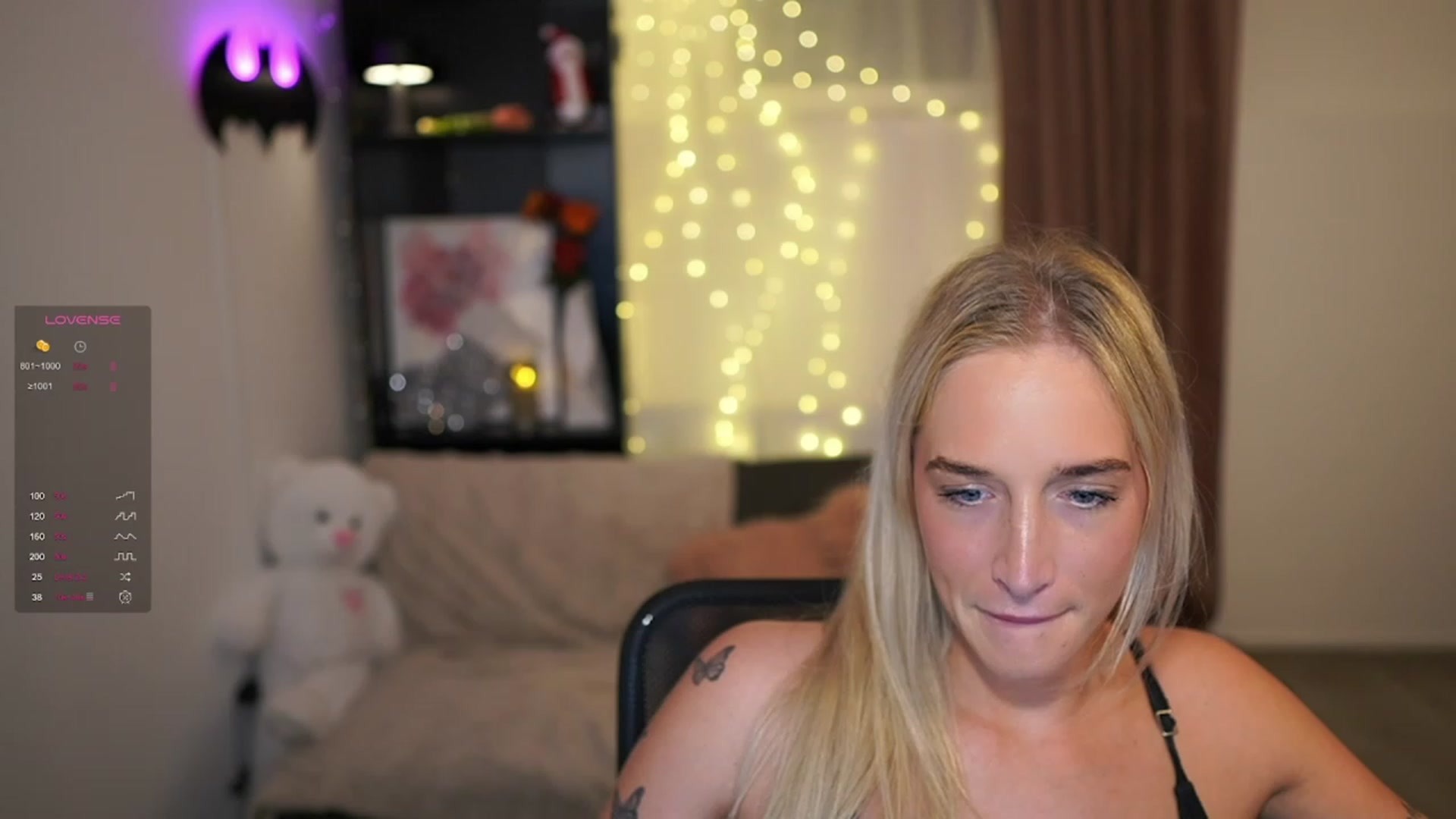 Gallery image thumbnail from NicoletteShea's myfreecams stream on, 12/18/2023, 17:25 image 16 of 20