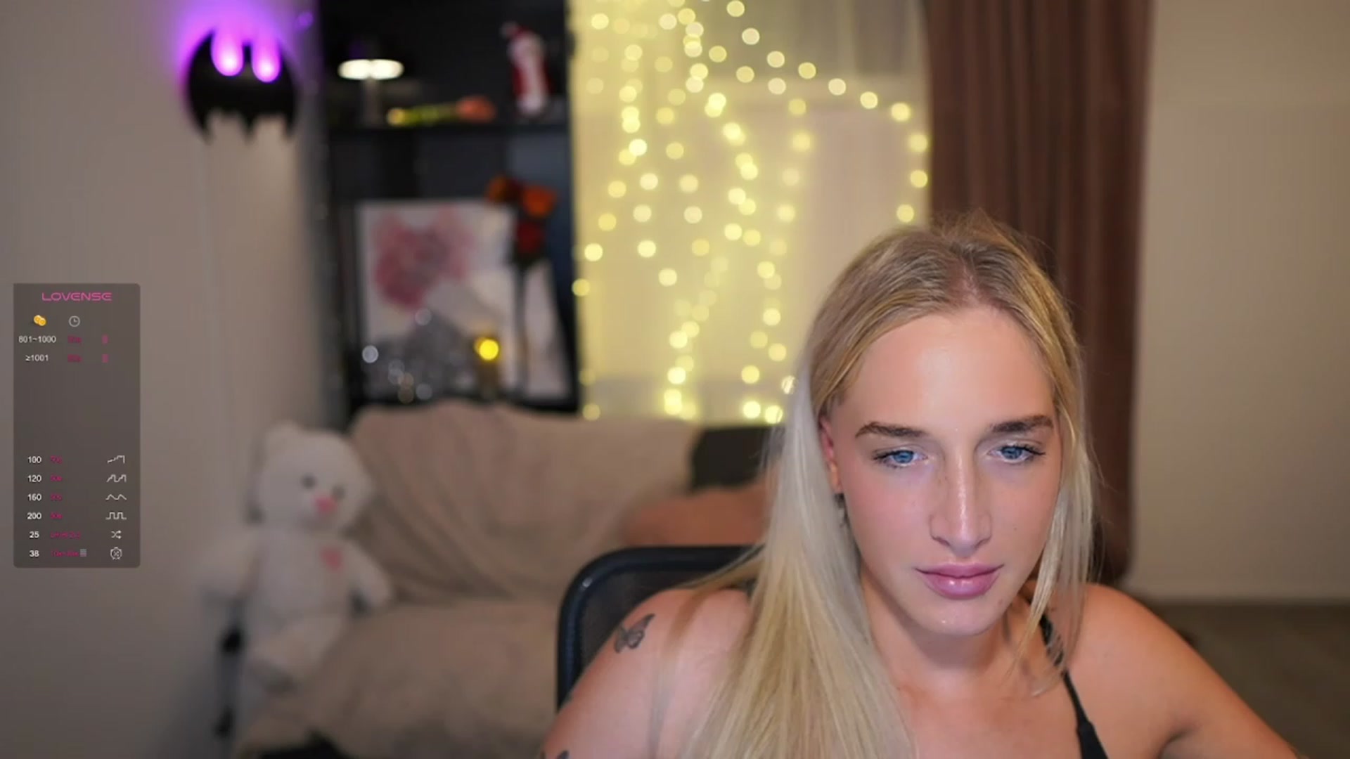 Gallery image thumbnail from NicoletteShea's myfreecams stream on, 12/18/2023, 19:40 image 6 of 20