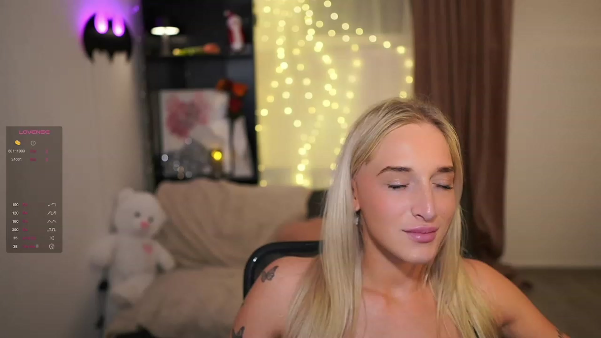Gallery image thumbnail from NicoletteShea's myfreecams stream on, 12/18/2023, 19:40 image 10 of 20