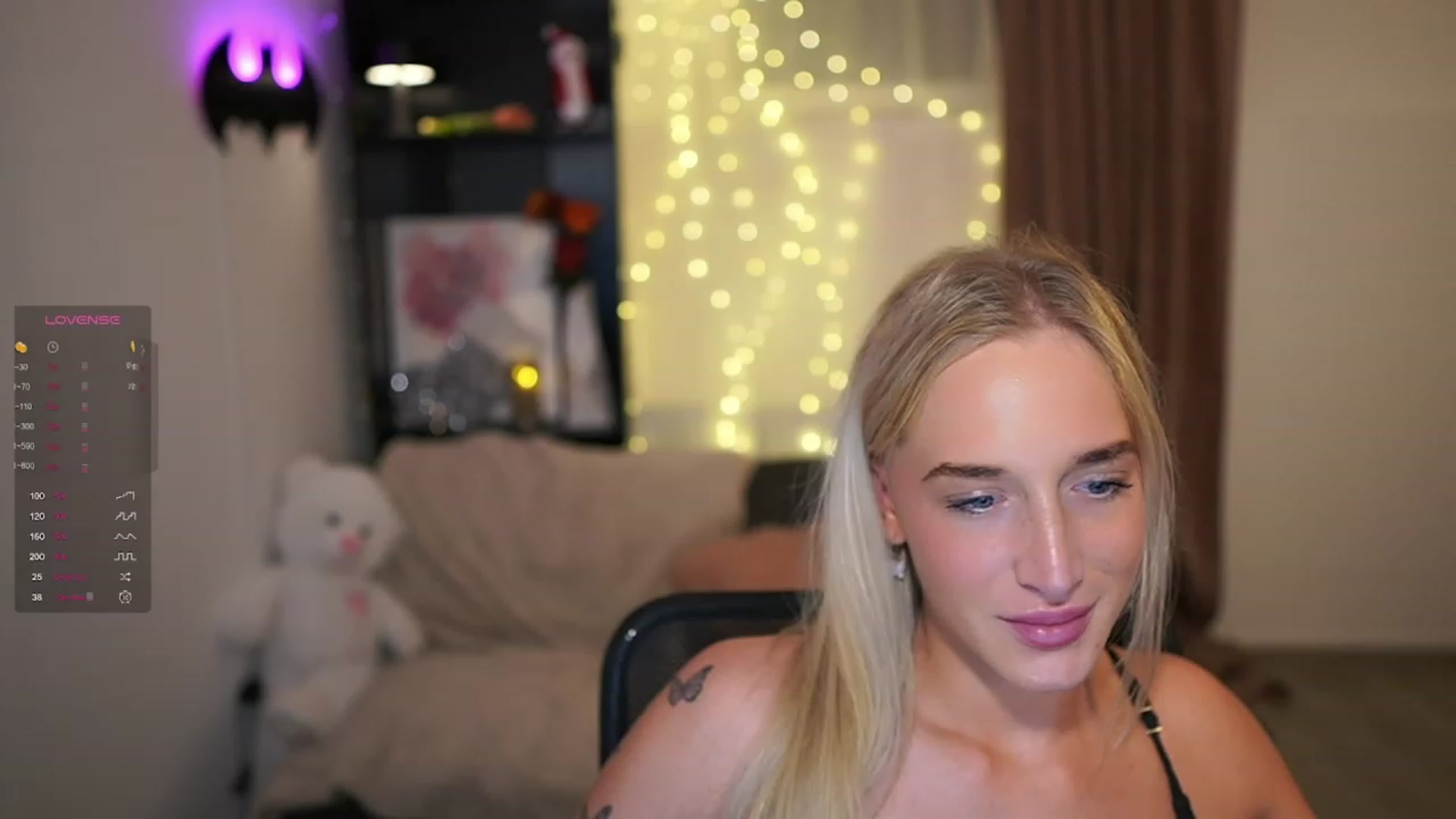 Gallery image thumbnail from NicoletteShea's myfreecams stream on, 12/18/2023, 19:40 image 3 of 20