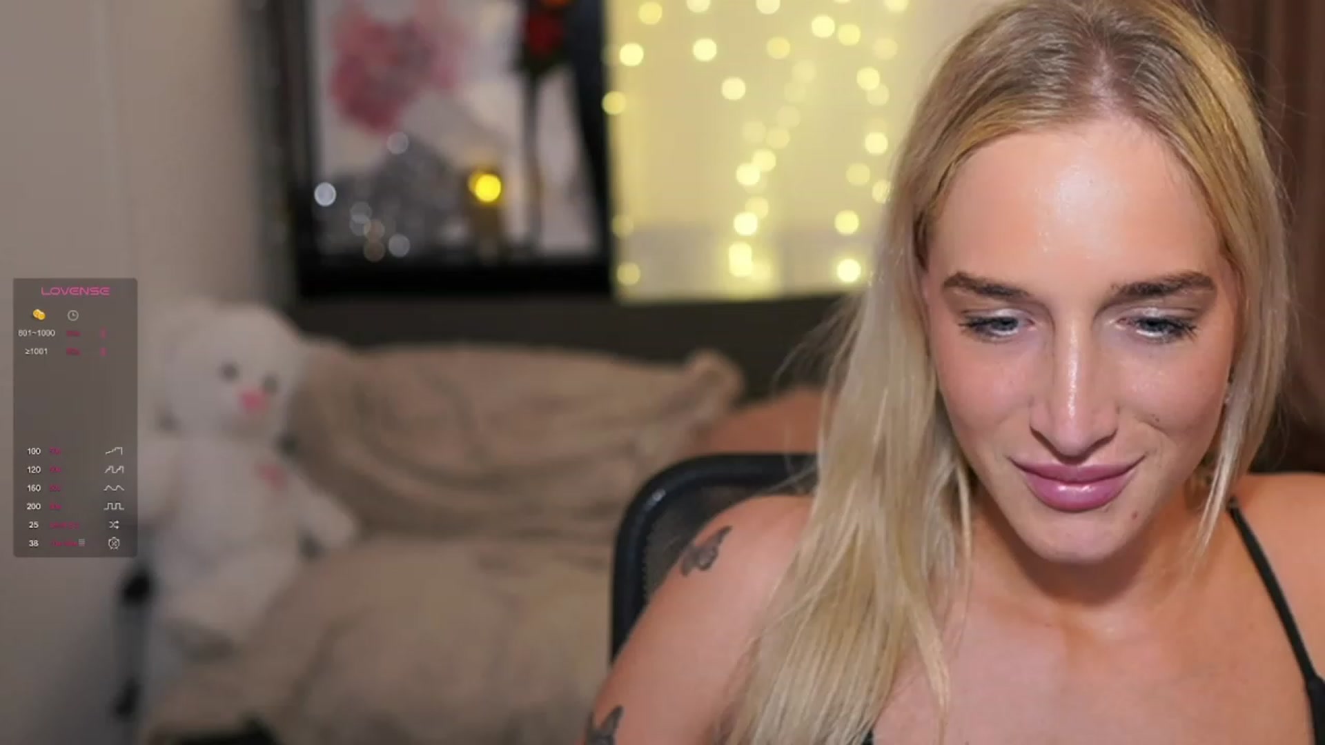 Gallery image thumbnail from NicoletteShea's myfreecams stream on, 12/18/2023, 23:00 image 16 of 20