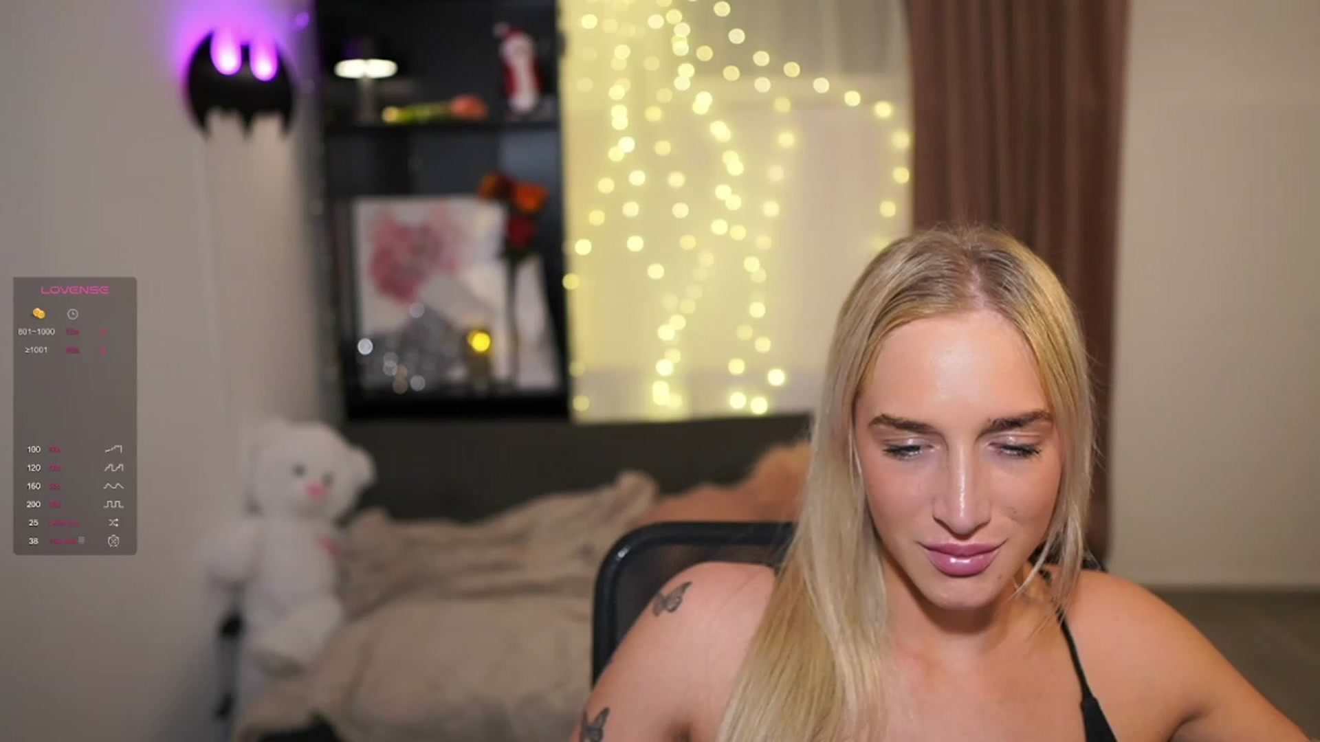 Gallery image thumbnail from NicoletteShea's myfreecams stream on, 12/19/2023, 24:20 image 6 of 20